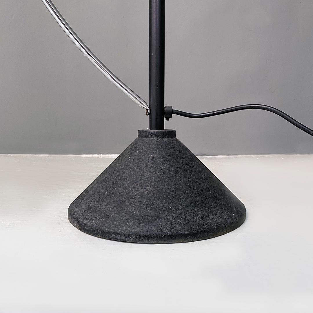 Italienische postmoderne Stehlampe aus schwarzem Metall und Stahl aus Stahl mit Halogen, 1980er Jahre im Angebot 6