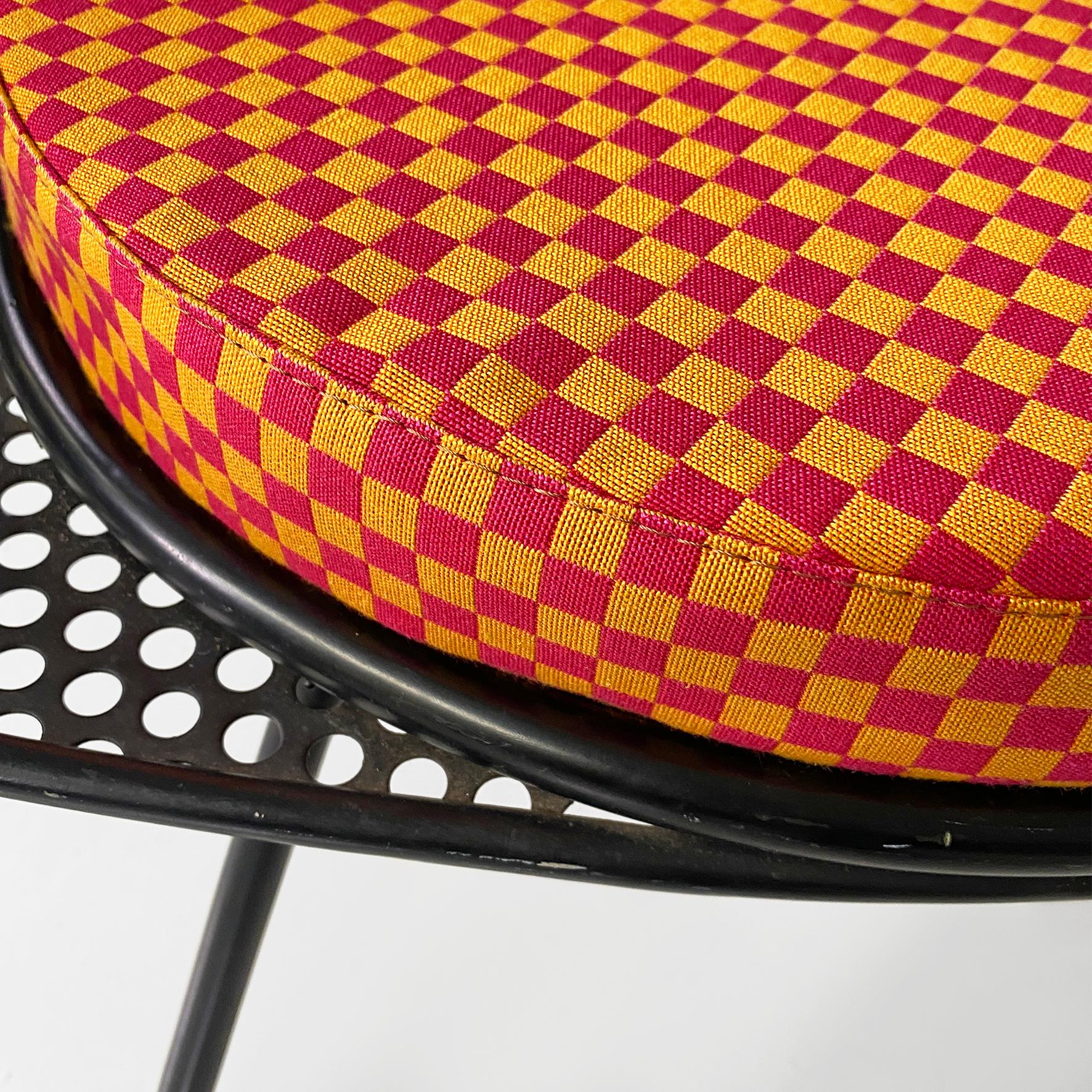 Fauteuil italien post moderne en métal noir avec coussin à carreaux colorés, années 1980. en vente 9