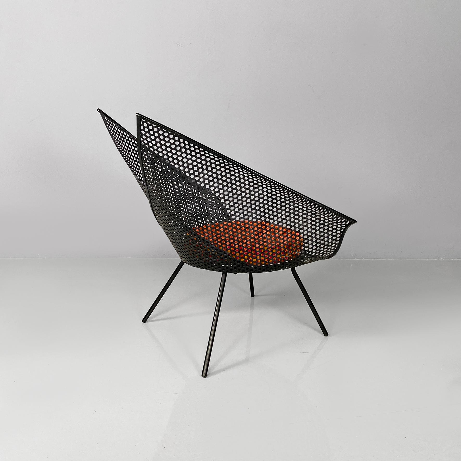 Métal Fauteuil italien post moderne en métal noir avec coussin à carreaux colorés, années 1980. en vente