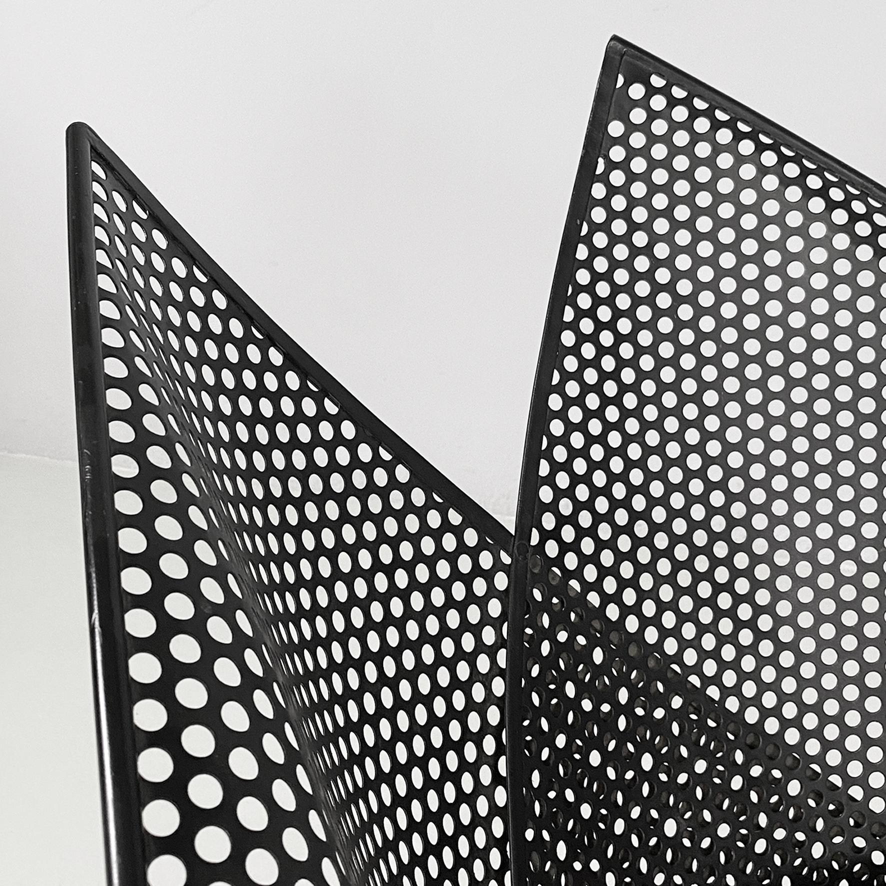 Fauteuil italien post moderne en métal noir avec coussin à carreaux colorés, années 1980. en vente 2