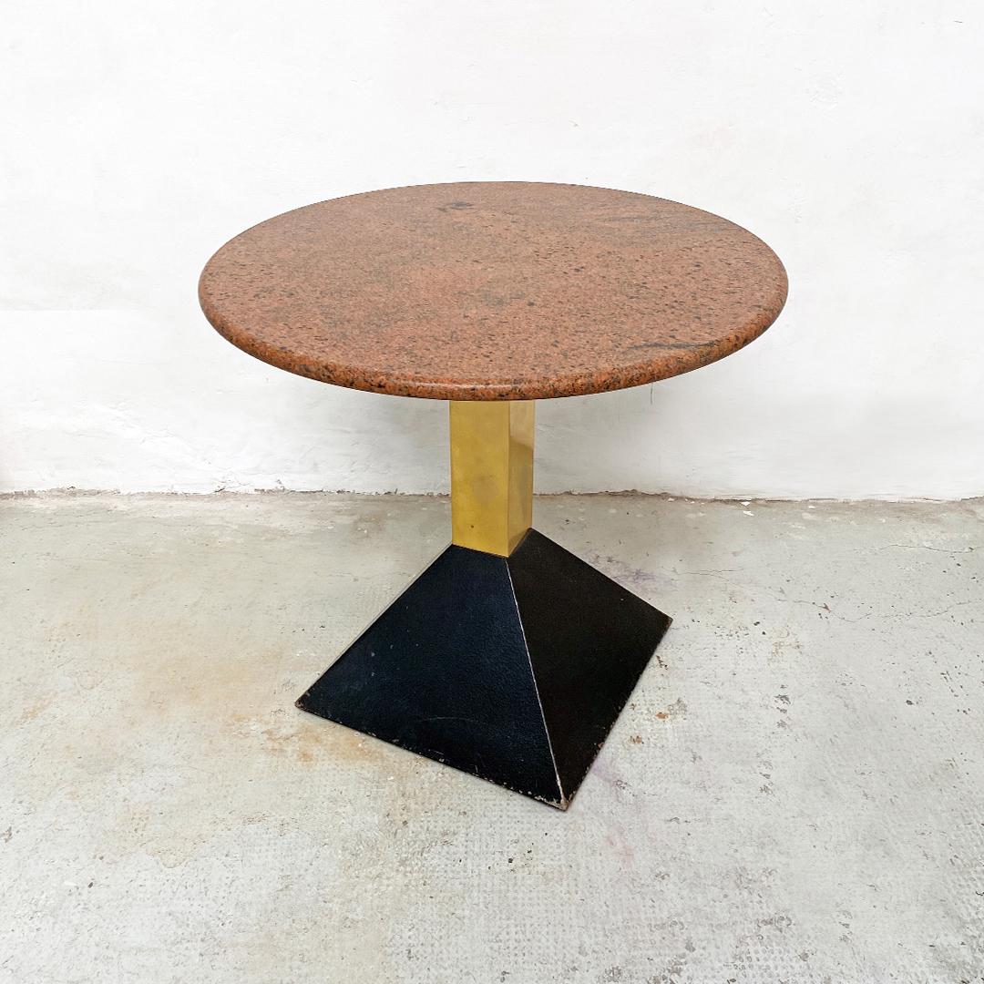 Italian post modern black metal, brass and reddish marble tray table, 1980s
Coffee table with pyramidal black metal base, brass square section central part and reddish marble round top.
Coming from the Michelangelo Hotel in Milan, 1980s
Very good