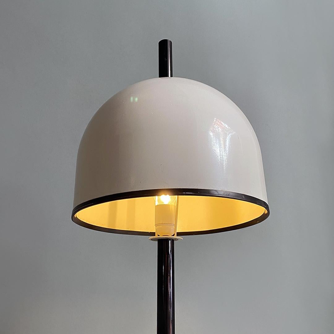 Italian Post Modern Black Metal Stem and White Metal Lampshade Floor Lamp, 1980s In Good Condition For Sale In MIlano, IT