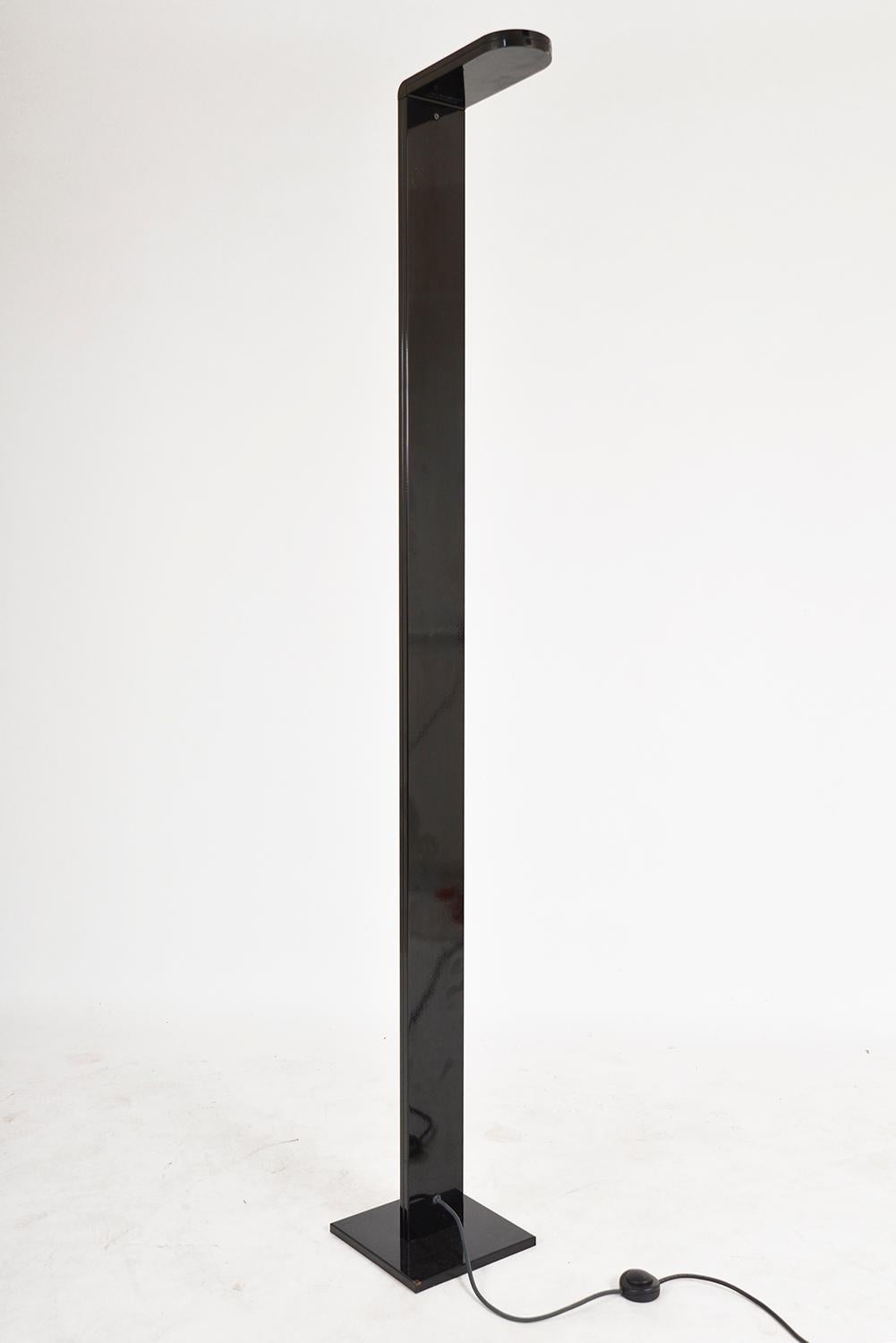 This tall, sleek and slender minimalist floor lamp was designed by Maurizio Bertoni for Ing. Castaldi Illuminazione, Italy. With a super slim profile the aluminium has a black lacquered finish, that is lit by an uplighter, which can't be seen from