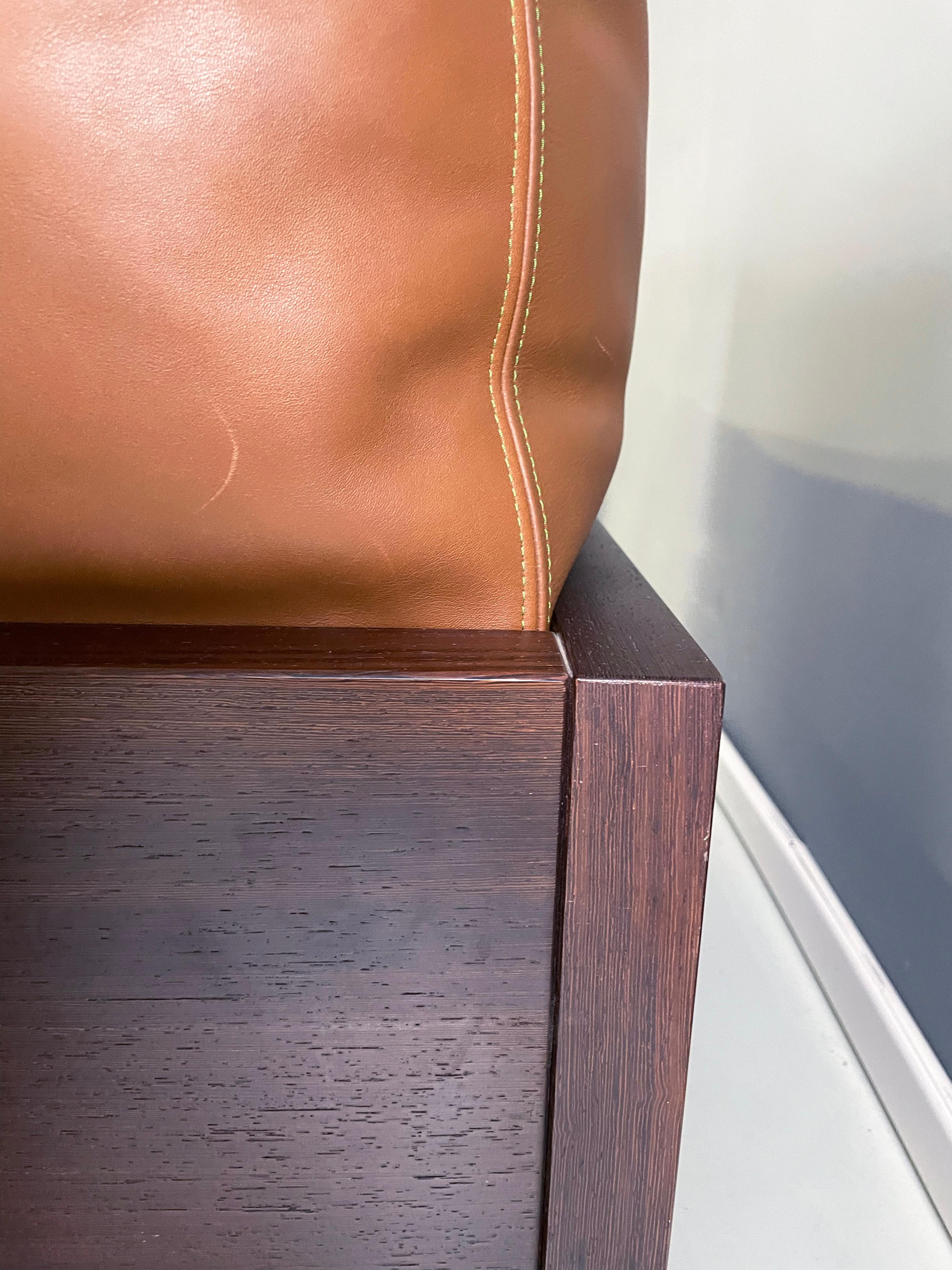 Italienisches postmodernes Sofa aus braunem Leder und dunklem Holz von Cappellini, 2000er Jahre im Angebot 10