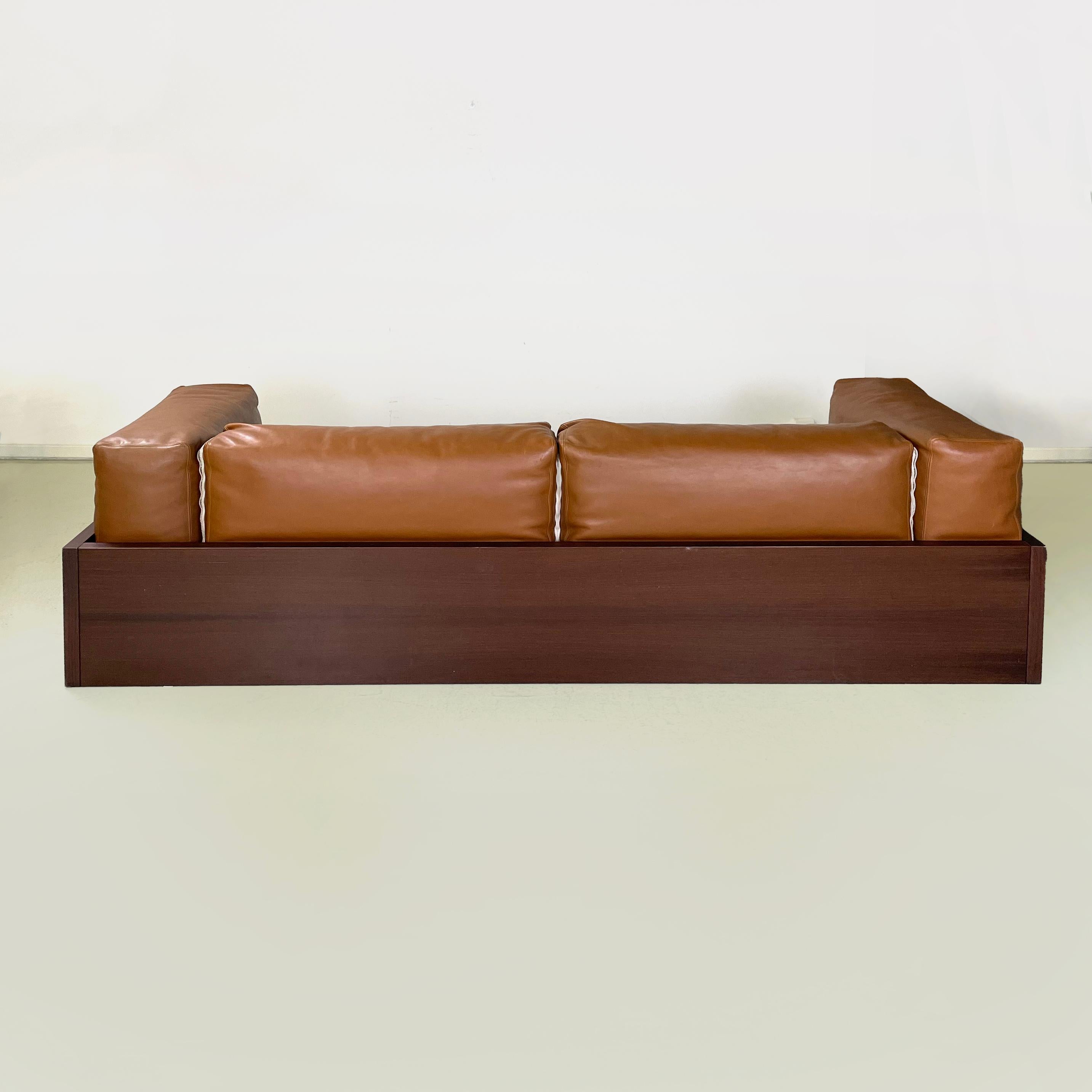 Italian post modern Brown leather and dark wood sofa by Cappellini, 2000s In Good Condition For Sale In MIlano, IT