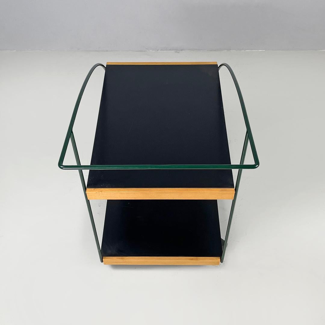 Italienischer postmoderner Wagen mit schwarzen Laminatböden und grüner Metallstruktur 1980er Jahre (Ende des 20. Jahrhunderts) im Angebot