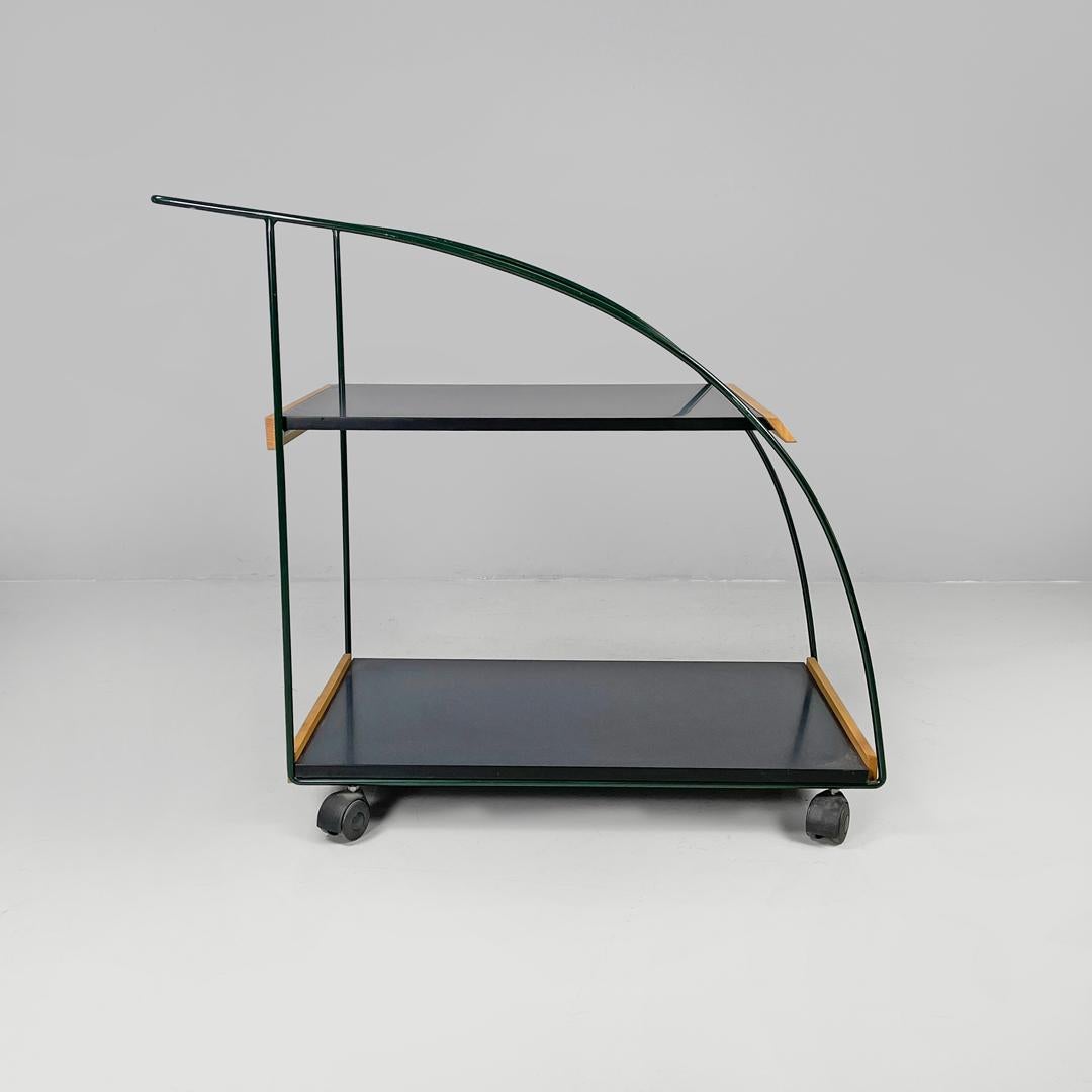 Italienischer postmoderner Wagen mit schwarzen Laminatböden und grüner Metallstruktur 1980er Jahre im Angebot 3
