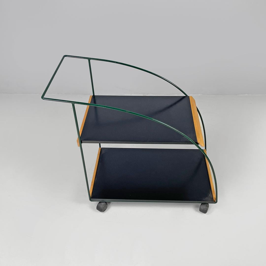 Italienischer postmoderner Wagen mit schwarzen Laminatböden und grüner Metallstruktur 1980er Jahre im Angebot 4