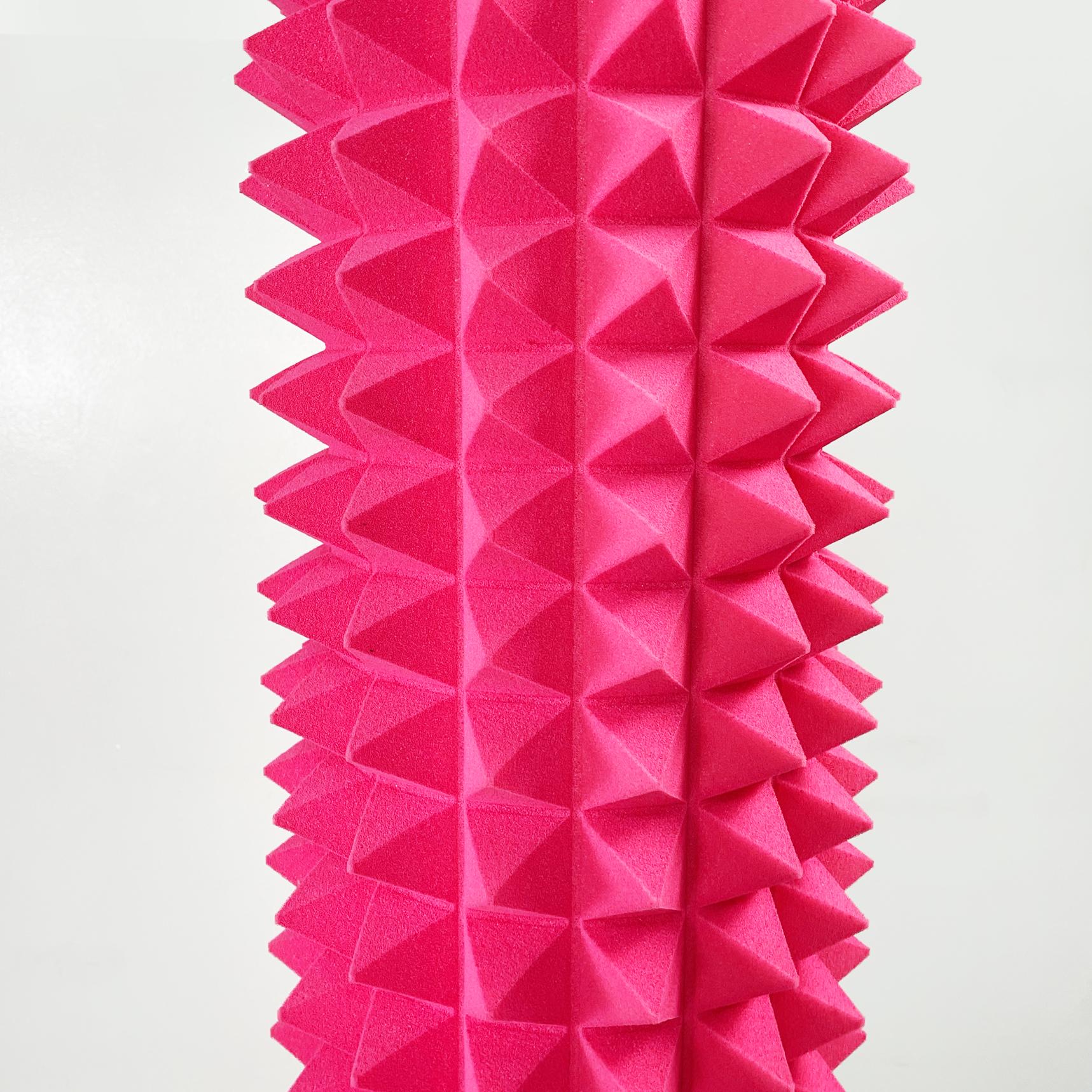 Italian Post-Modern Cylindrical TOTEM with Pyramids in Pink Foam, 1980-2000s In Good Condition In MIlano, IT