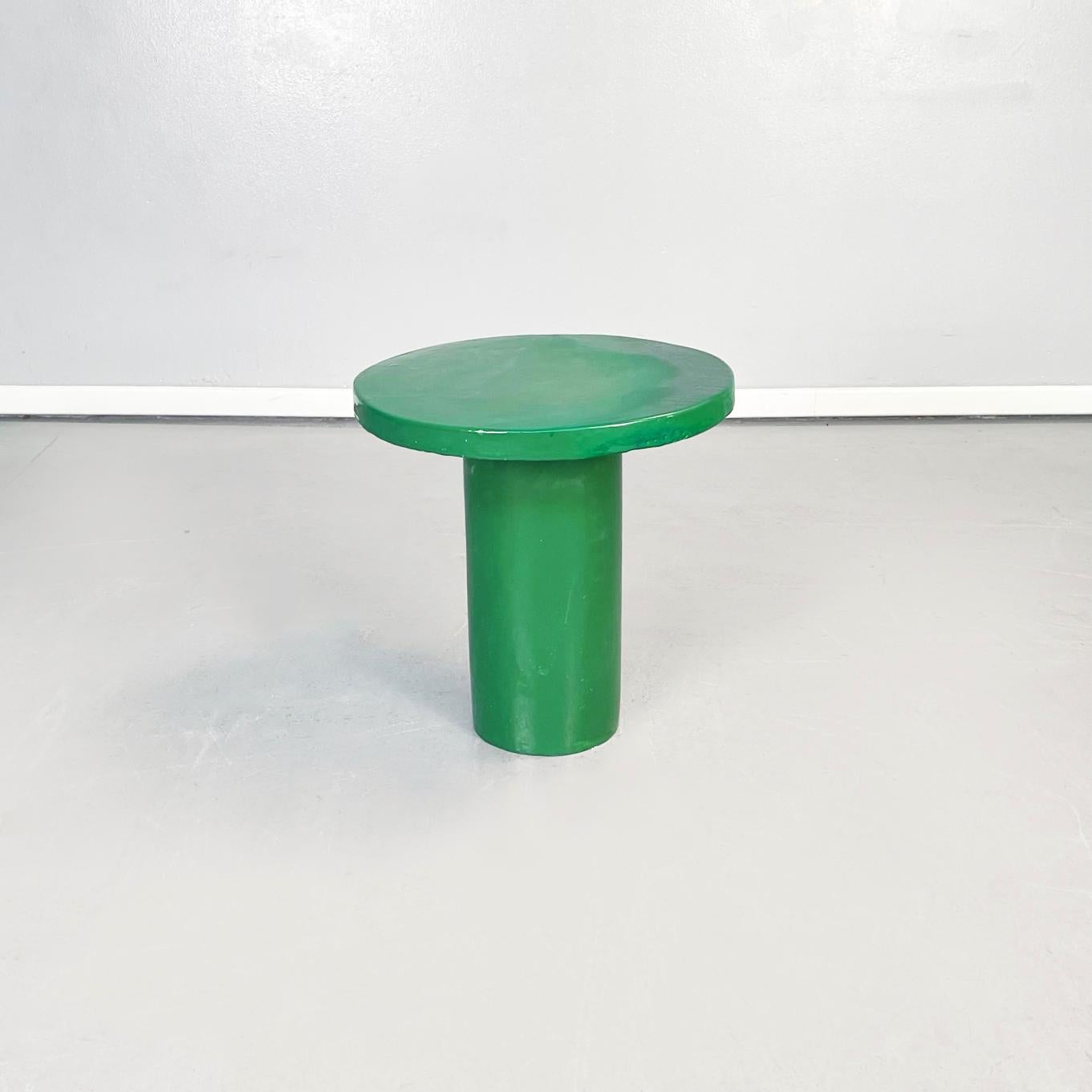 Italian post-modern Decorative round tables in green glazed ceramic, 2000s
Pair of decorative tables with round top in green glazed ceramic. The base is composed of a cylindrical structure. Can be used as coffee tables or side tables.
They come