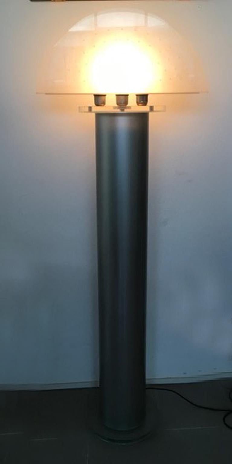 Italian Postmodern Design 1970 Lacquered Aluminium Floor Lamp with Plexiglass For Sale 8
