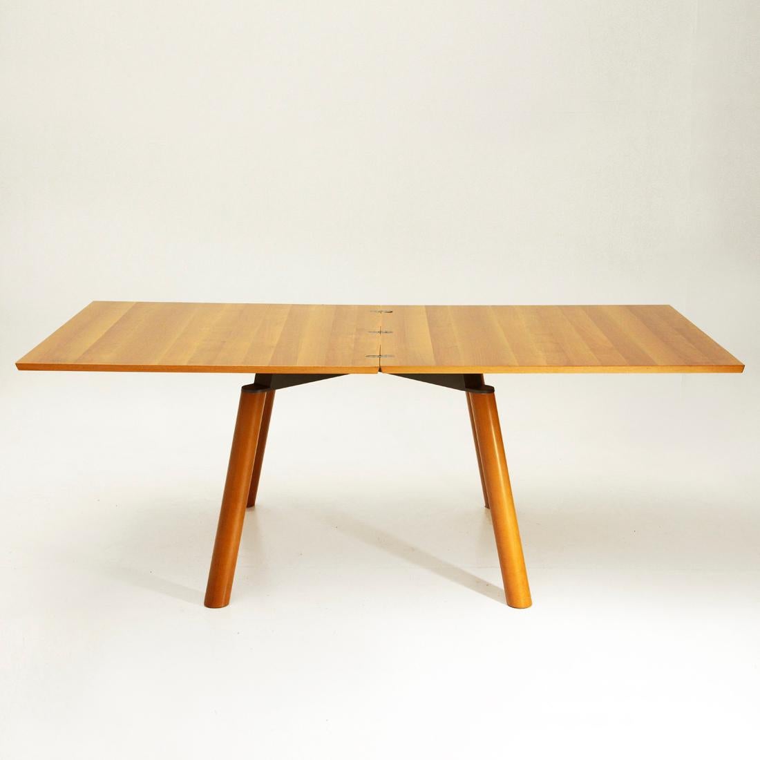 Late 20th Century Italian Post Modern Extensible Dining Table, 1980s