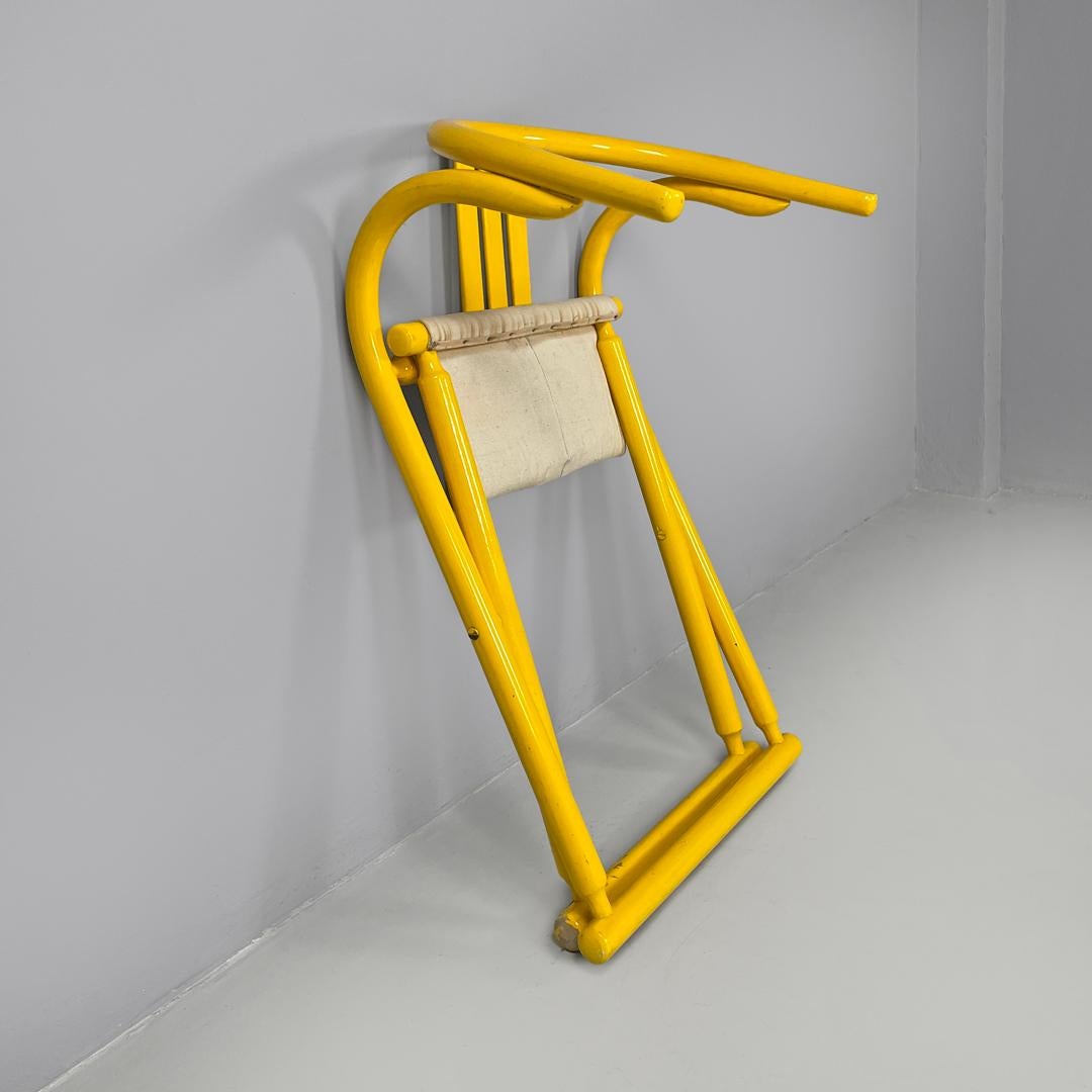 Late 20th Century Italian post-modern folding tub chair in yellow wood and beige fabric, 1980s For Sale
