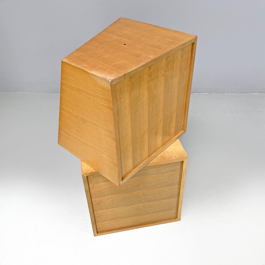 Italienisches postmodernes geometrisches modulares italienisches Holzregal mit diagonalen Linien, 1990er Jahre im Angebot 5
