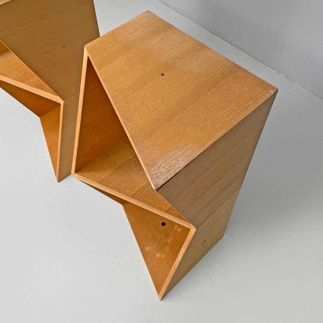 Italienisches postmodernes geometrisches modulares italienisches Holzregal mit diagonalen Linien, 1990er Jahre im Angebot 7