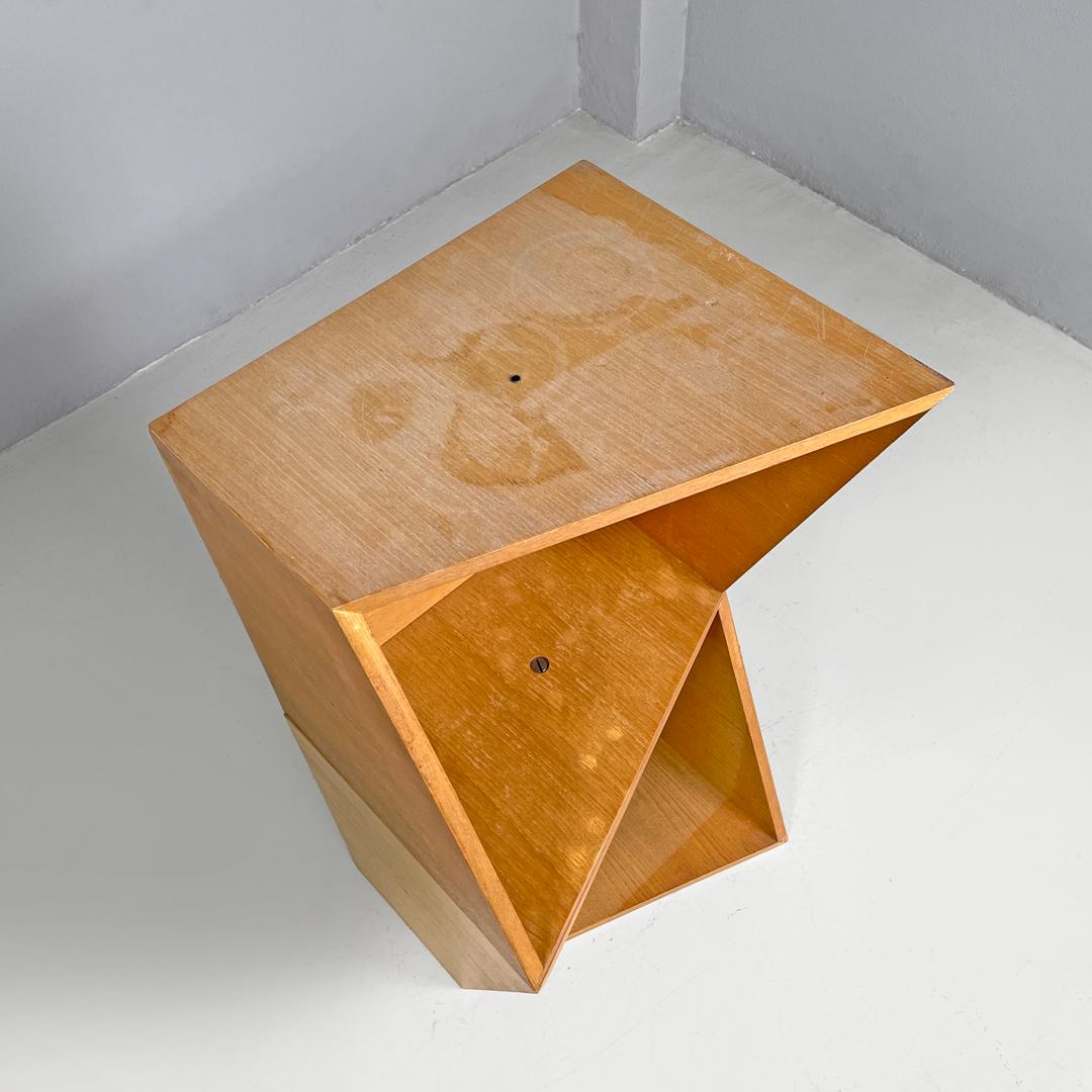 Italienisches postmodernes geometrisches modulares italienisches Holzregal mit diagonalen Linien, 1990er Jahre im Angebot 8