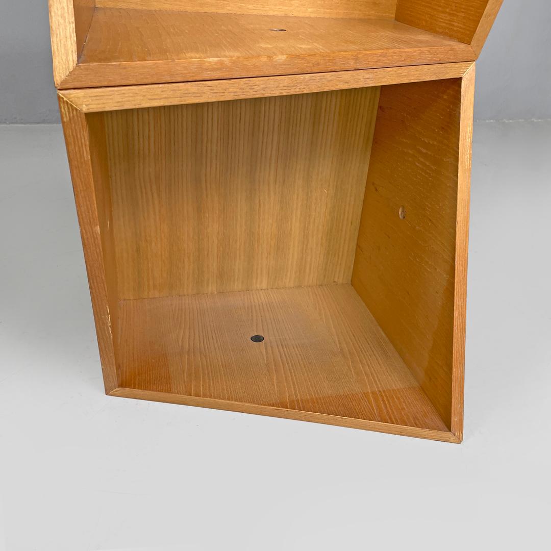 Italienisches postmodernes geometrisches modulares italienisches Holzregal mit diagonalen Linien, 1990er Jahre im Angebot 13