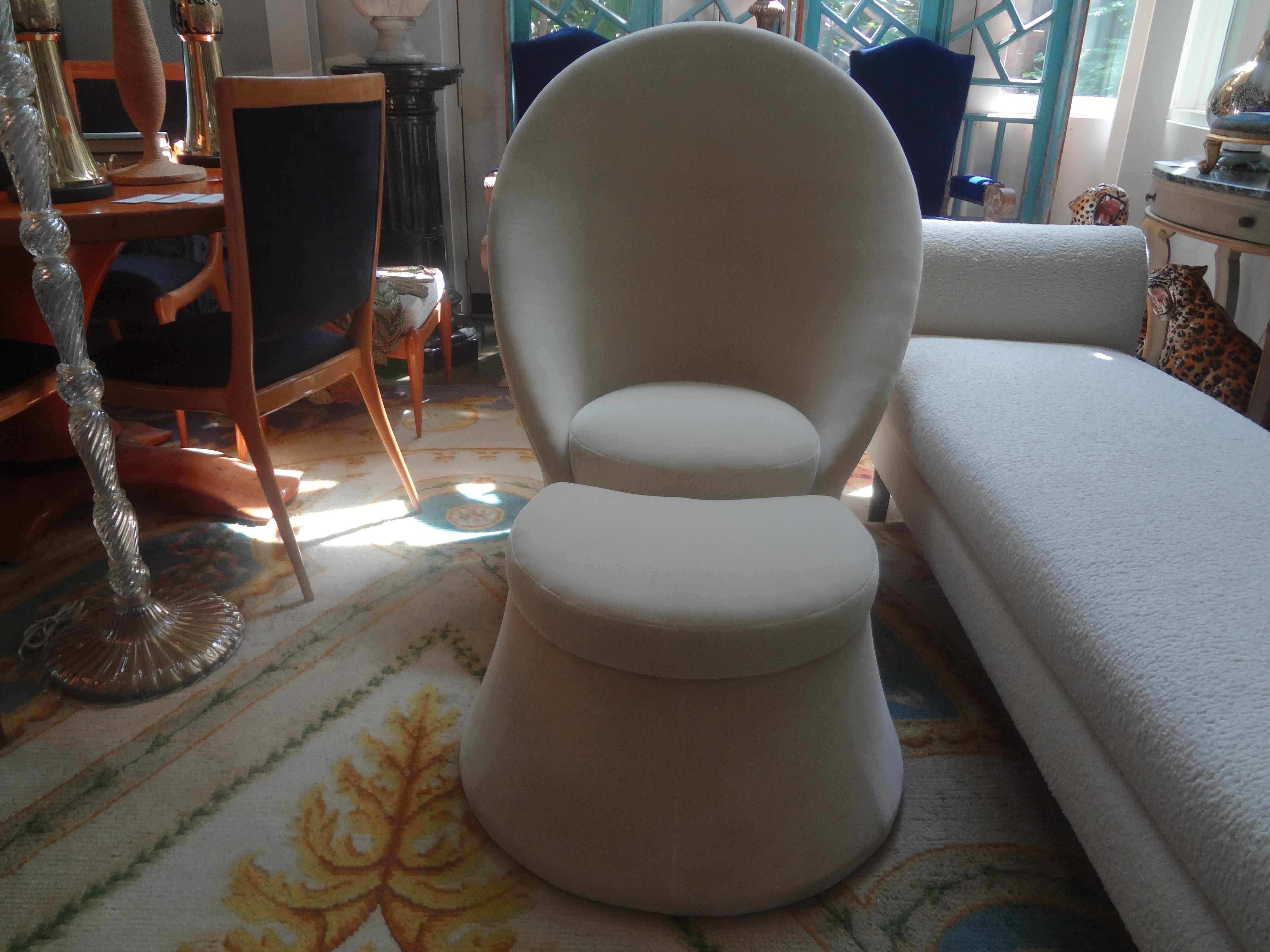 Mid-Century Modern Italian Gio Ponti Inspired Sculptural Chair and Ottoman For Sale