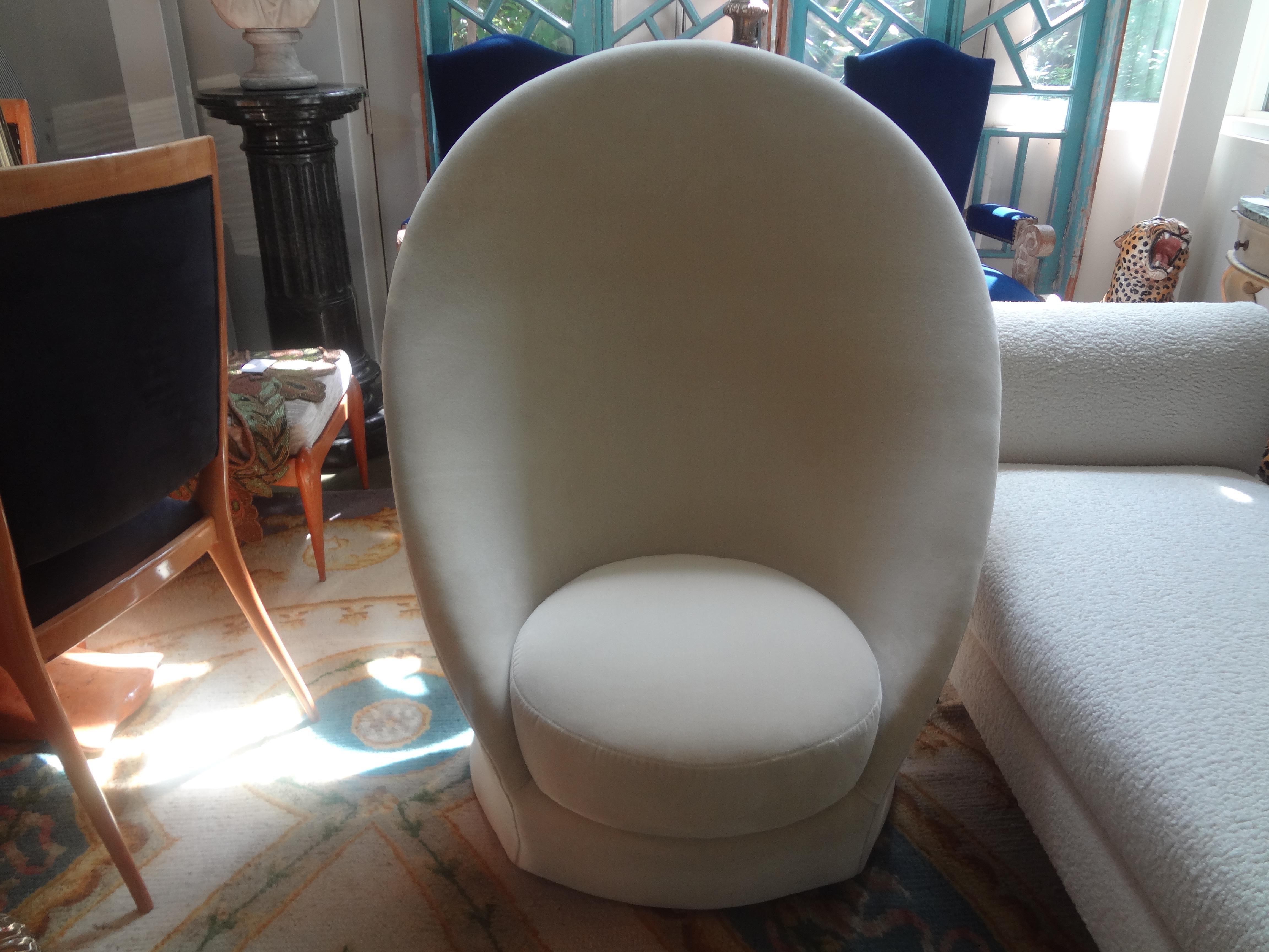 Italian Gio Ponti Inspired Sculptural Chair and Ottoman In Good Condition For Sale In Houston, TX