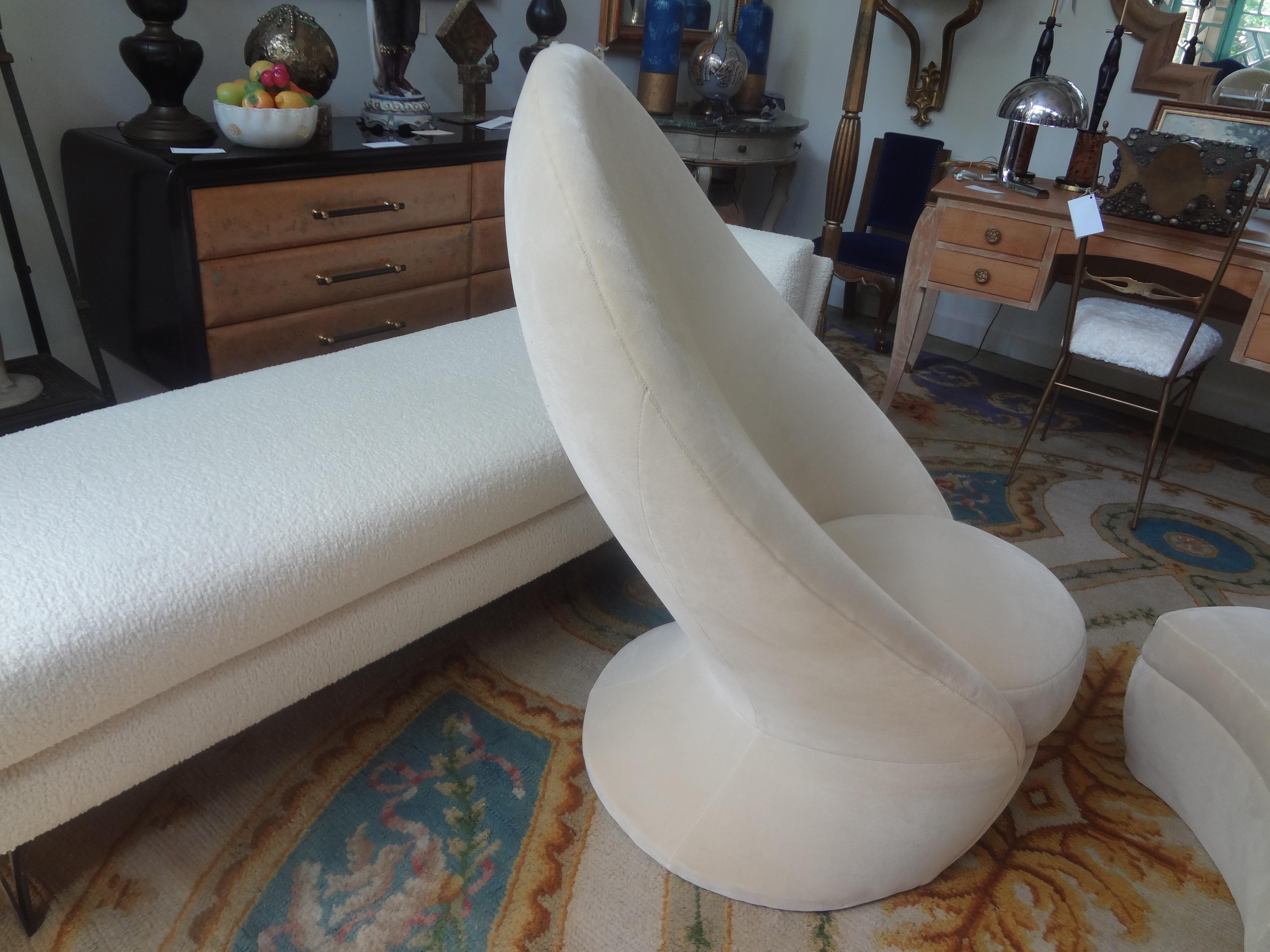 Late 20th Century Italian Gio Ponti Inspired Sculptural Chair and Ottoman For Sale