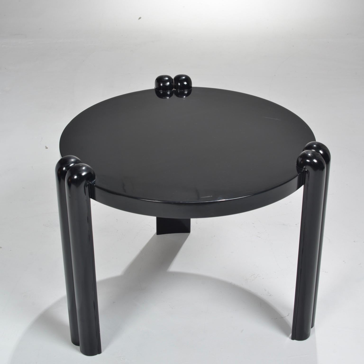 Italian Post-Modern Lacquered Black End Table 7