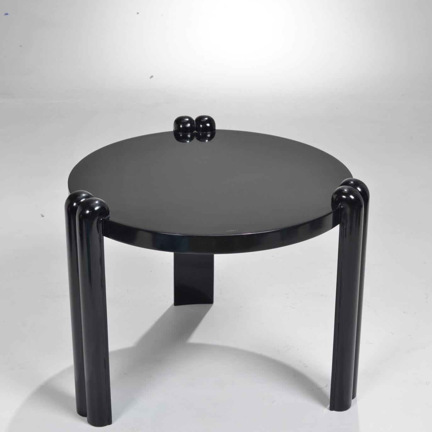 Late 20th Century Italian Post-Modern Lacquered Black End Table