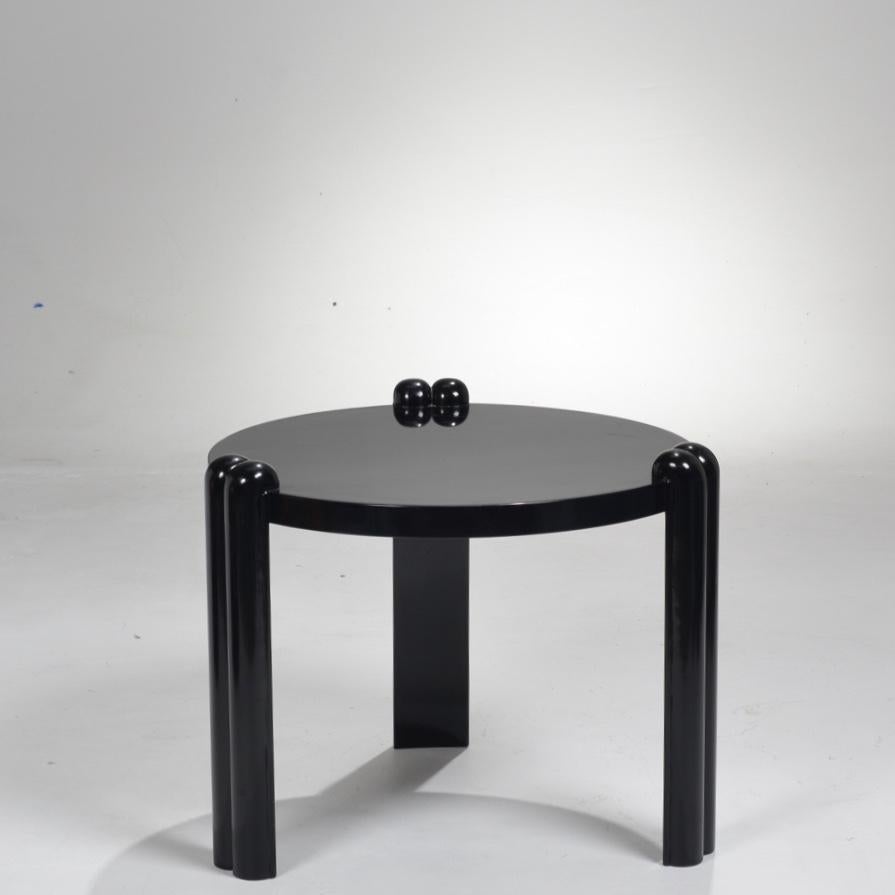 Italian Post-Modern Lacquered Black End Table 1