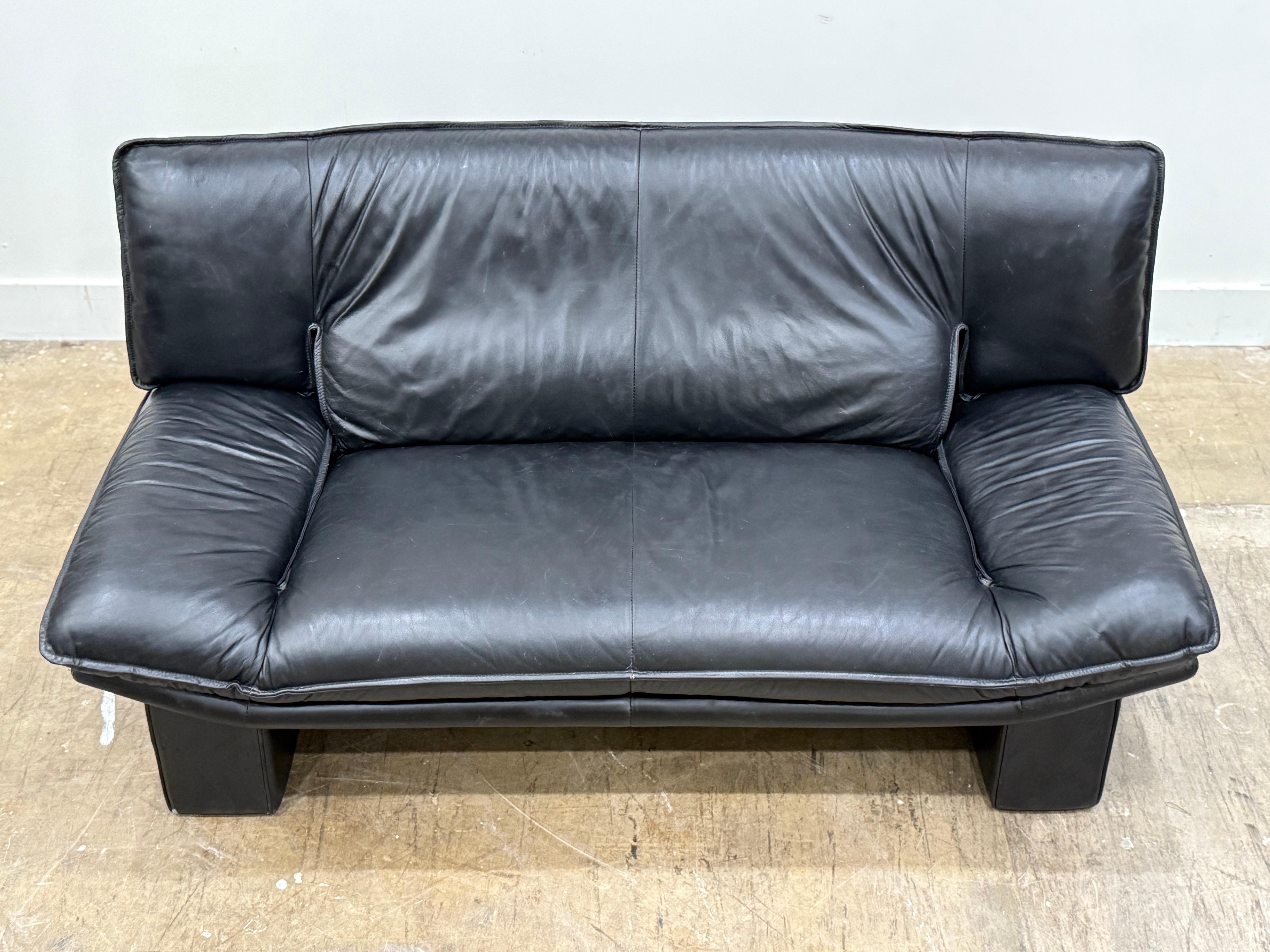 italien Italian Post Modern Loveseat Sofa by Nicoletti Salotti, Vintage Black Leather en vente