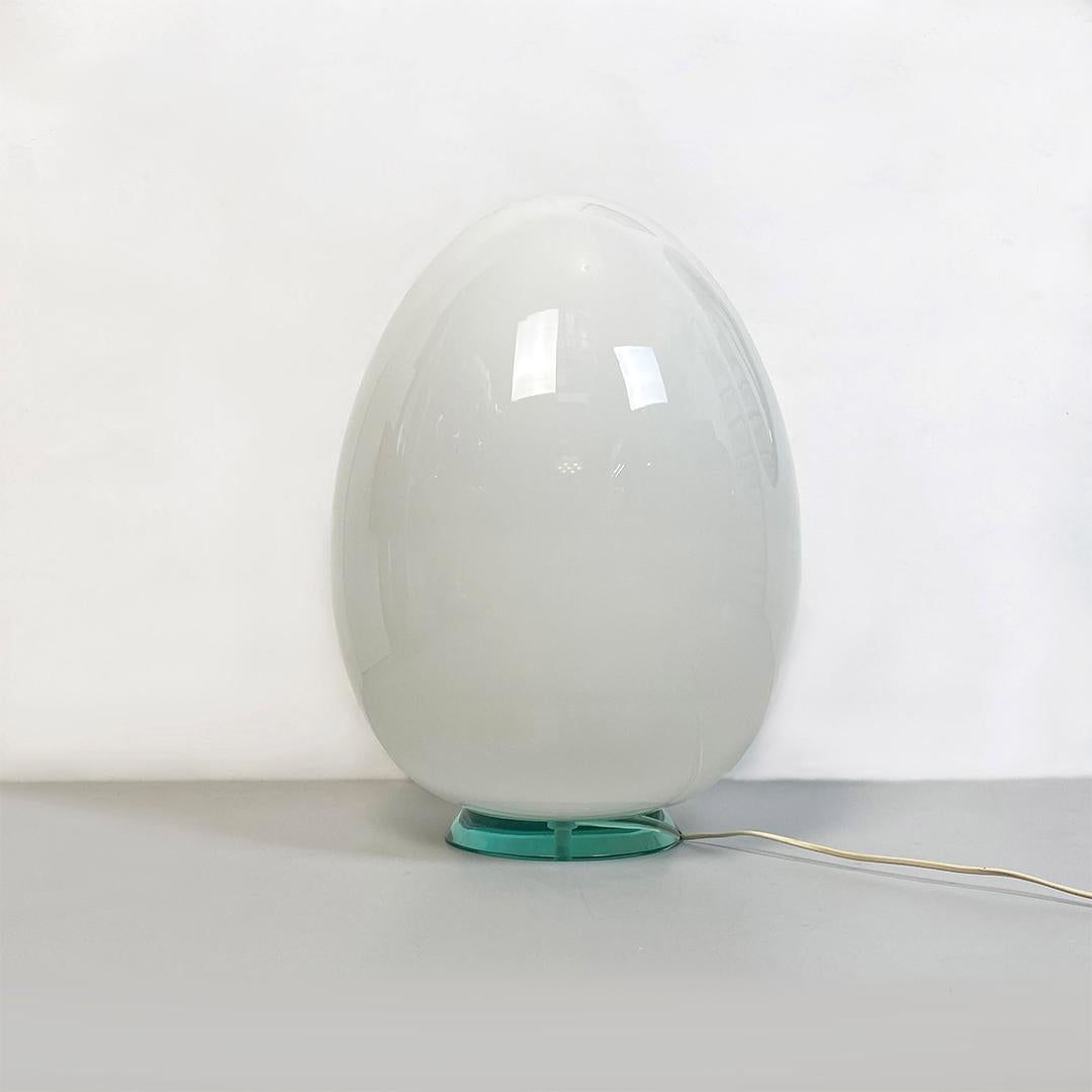 Italian Post Modern Milk Glass Table or Floor Egg Lamp, 1980s In Good Condition For Sale In MIlano, IT