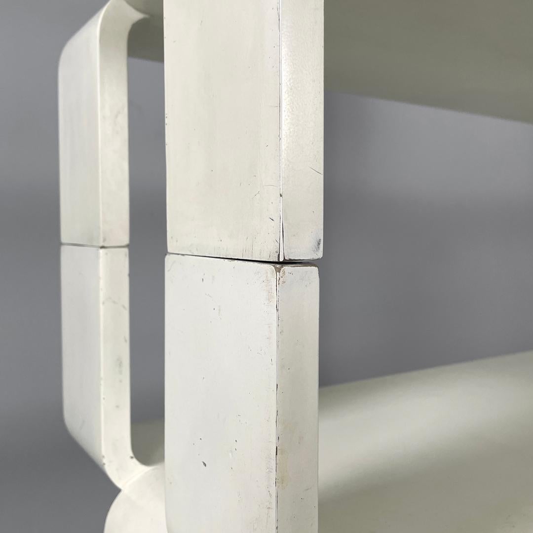 Libreria italiana post-moderna modulare a bordi curvi in legno bianco e nero, anni '80 in vendita 5