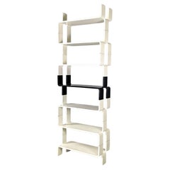 Italienisches postmodernes modulares Bücherregal aus schwarzem und weißem Holz mit gebogenen Kanten, 1980er Jahre