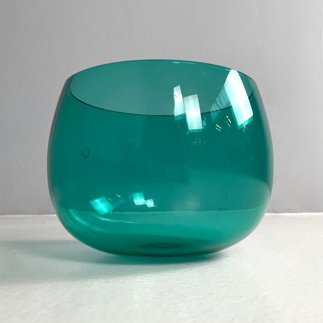 Italian post-modern Murano teal glass decorative bowl by Venini, 1990s In Good Condition For Sale In MIlano, IT