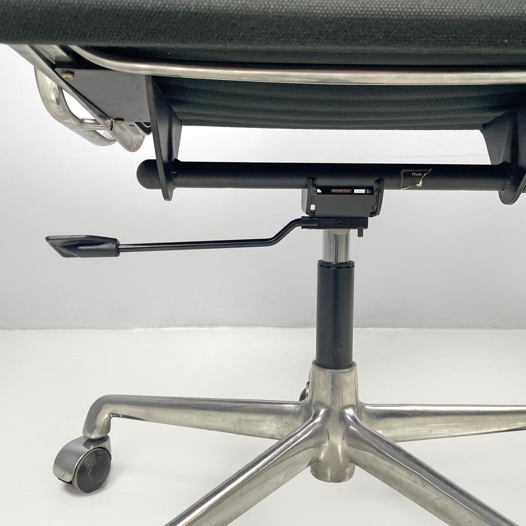 Italian post modern office chair EA108 by Charles and Ray Eames for ICF, 2000s For Sale 9