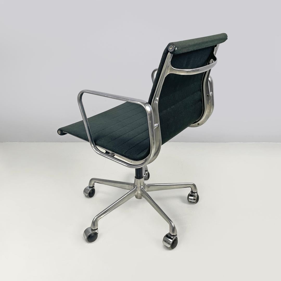 Italian post modern office chair EA108 by Charles and Ray Eames for ICF, 2000s In Good Condition For Sale In MIlano, IT