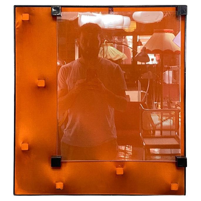 Italienischer postmoderner orangefarbener Wandfotorahmen aus Kunststoff und Glas, 1980er Jahre