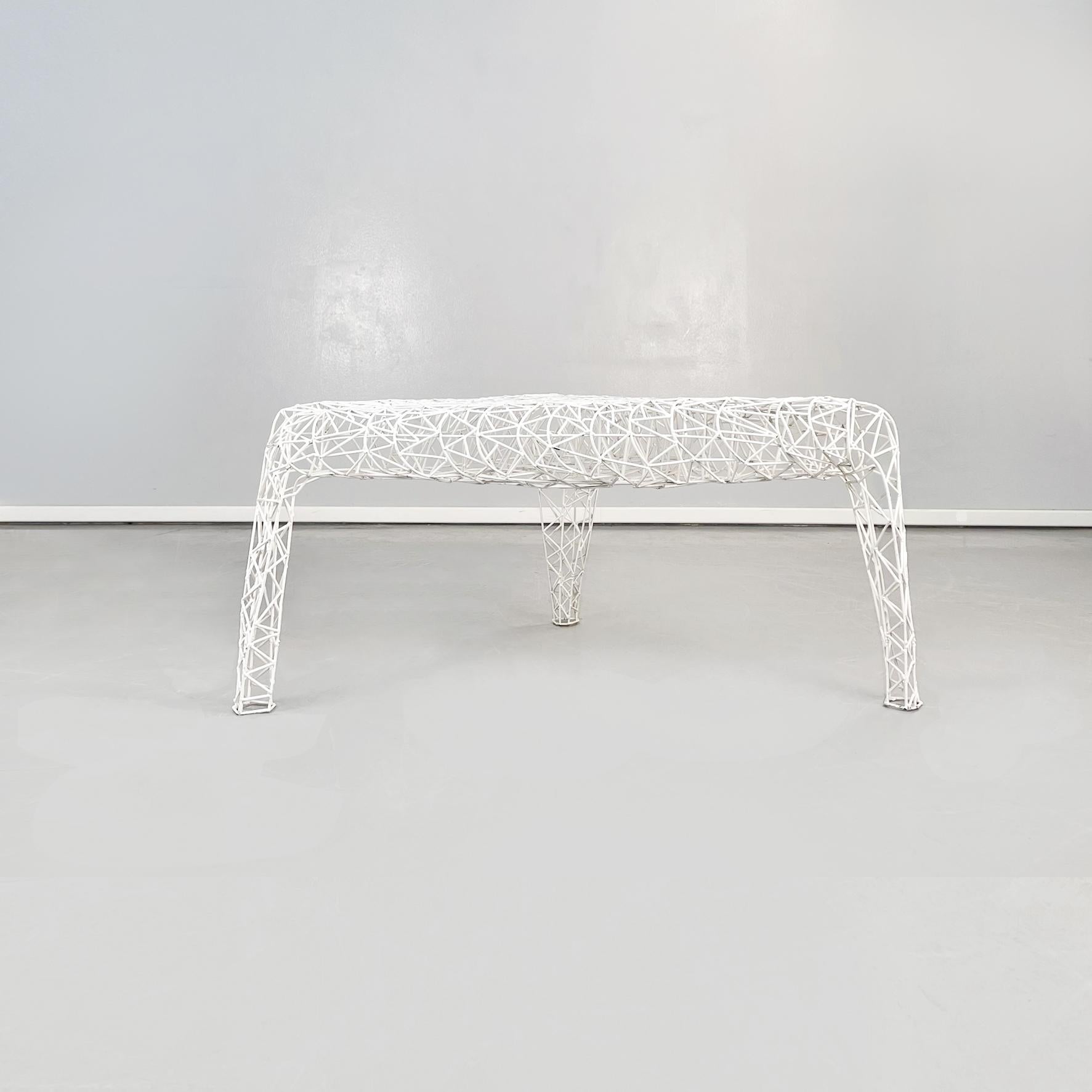 Postmoderne Table basse d'extérieur italienne post-moderne en métal tubulaire blanc, années 2000 en vente