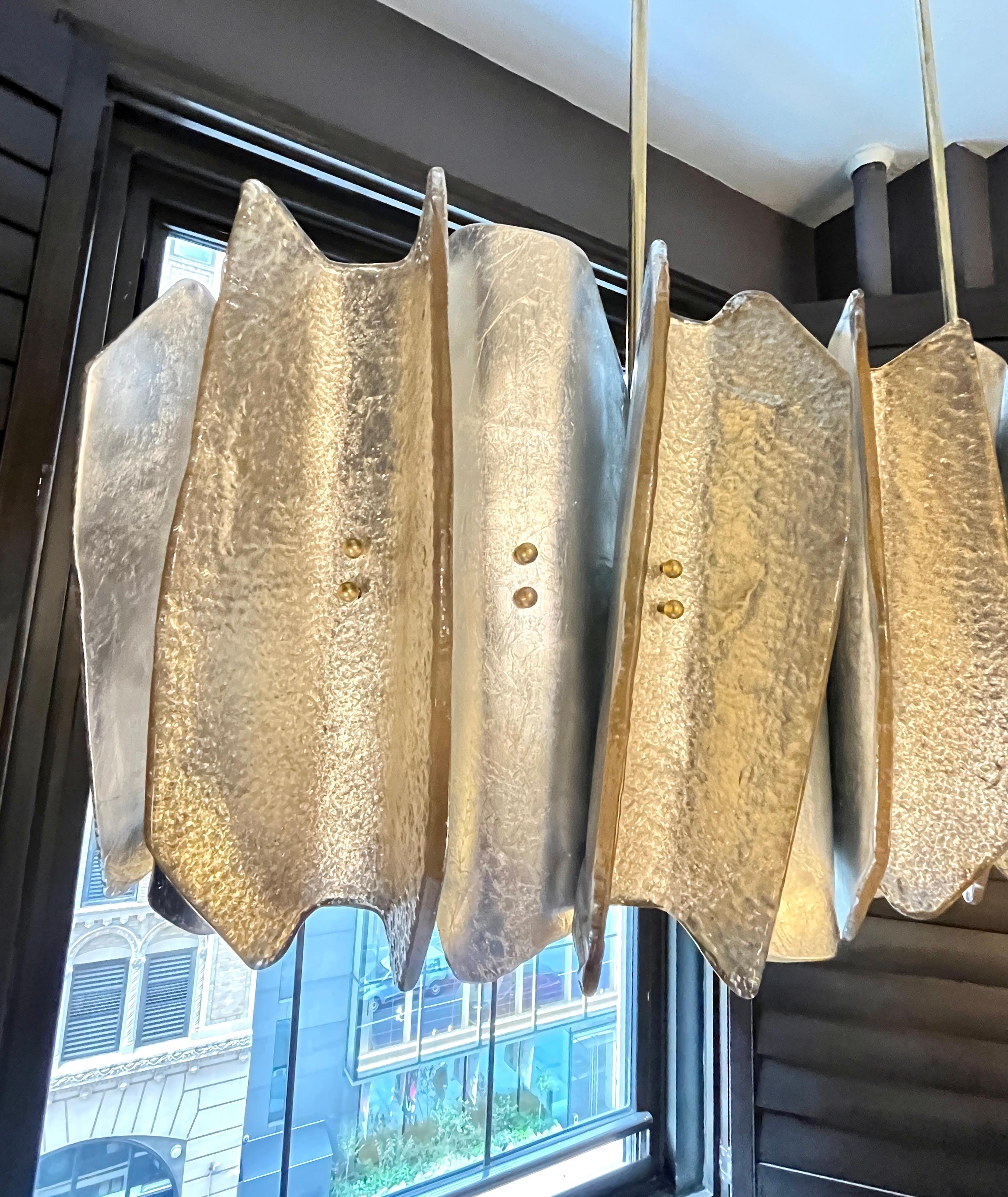 Lustre italien post-moderne ovale en verre de Murano ambre, or et argent, graphique en laiton en vente 5