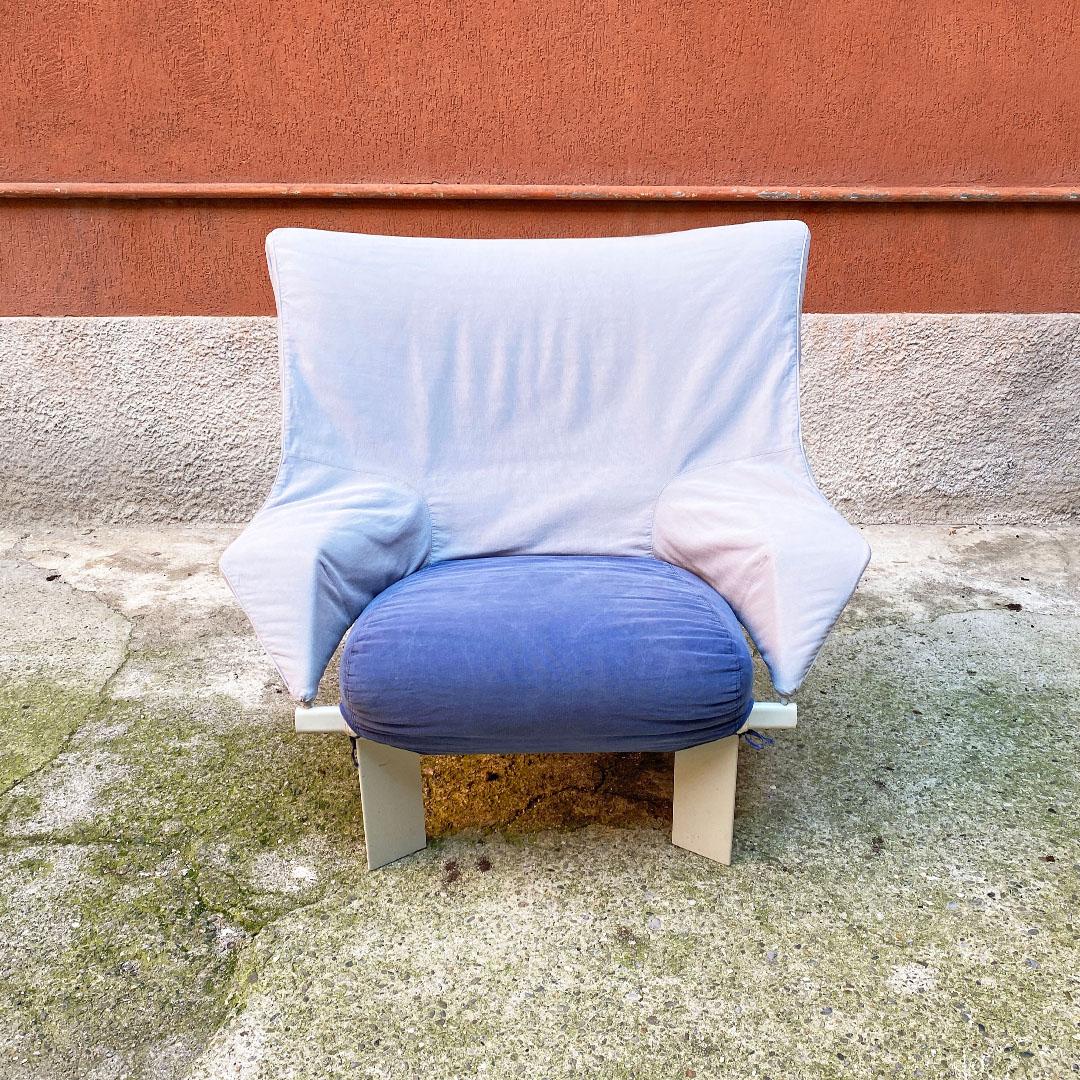 Italienisches Postmodern-Sesselpaar aus Holz und grau-blauem Stoff, 1980er Jahre (Ende des 20. Jahrhunderts) im Angebot