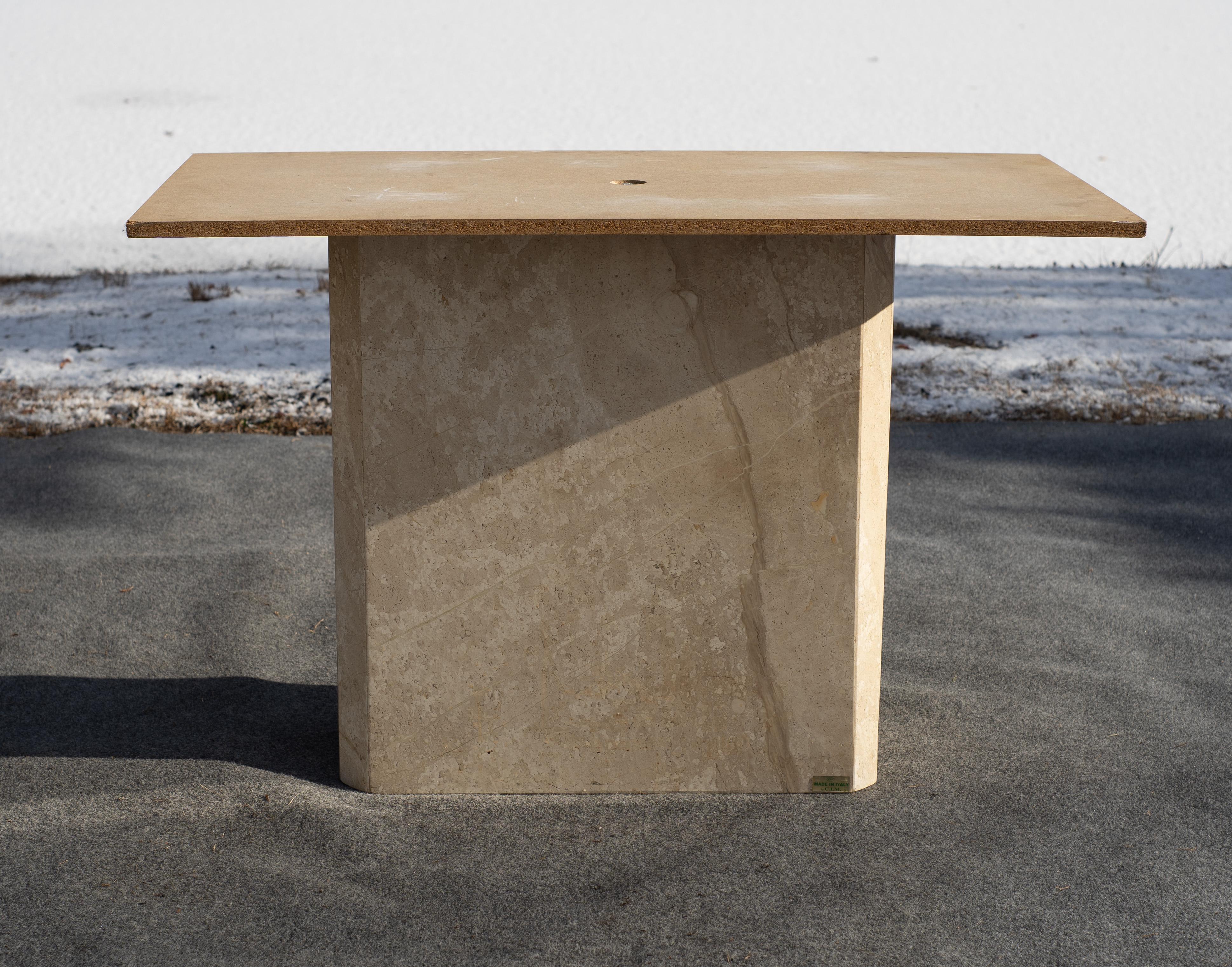 Table de salle à manger italienne postmoderne à piédestal en marbre poli beige ou crème C.I.M en vente 6