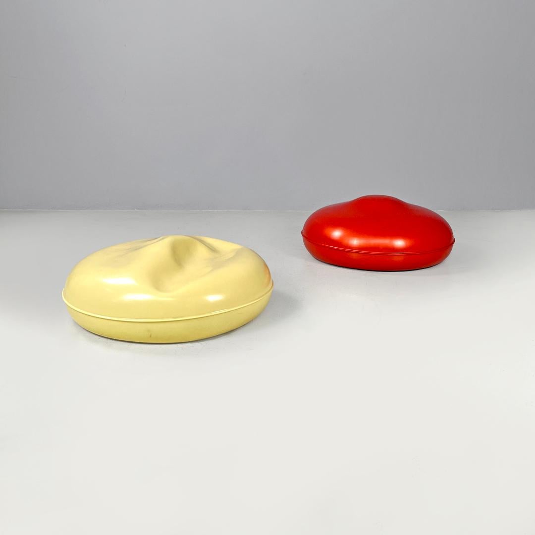 Italian post-modern poufs by Fabrizio Bertero and Andrea Panto for Zanotta 1990s
Pair of round poufs mod. Globulo in red and light yellow plastic. The structure has soft and curved lines. Under the base there is a yellow plastic cap. Also suitable
