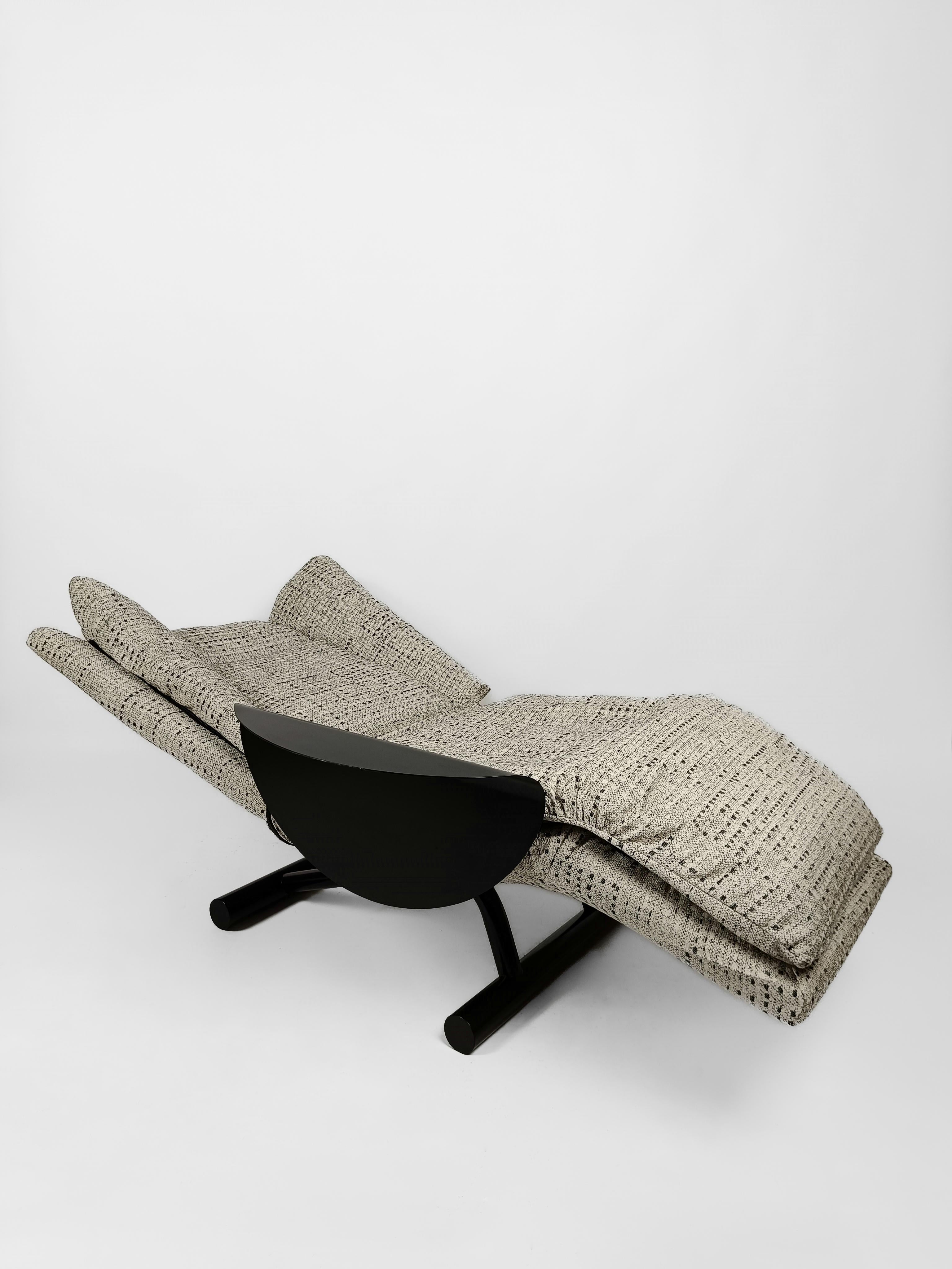 Italian Post-Modern Reclining Lounge Chair, Chaise by Cinova, 1980s  For Sale 9