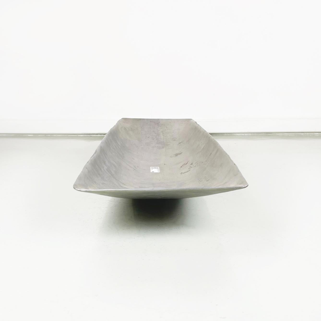 Postmoderne Centre de table rectangulaire arrondi italien post-moderne en métal de Maoli, années 2000 en vente