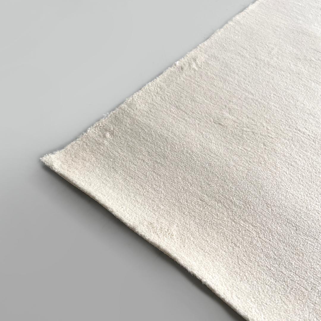 Italian post-modern rectangular synthetic short hair white carpet, 2000s For Sale 4