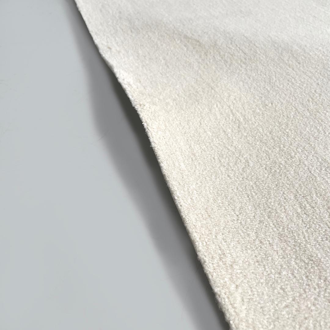 Italian post-modern rectangular synthetic short hair white carpet, 2000s For Sale 2