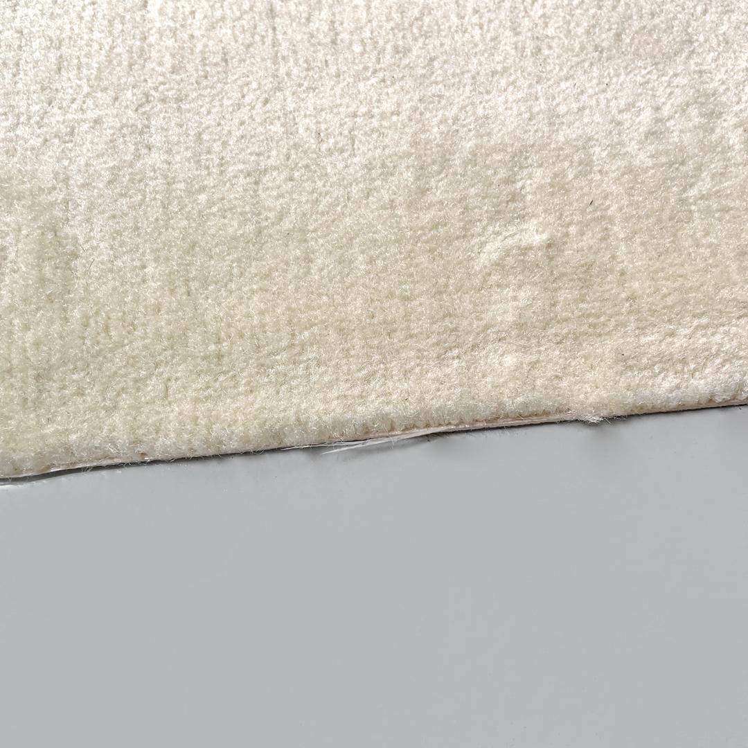 Italian post-modern rectangular synthetic short hair white carpet, 2000s For Sale 3