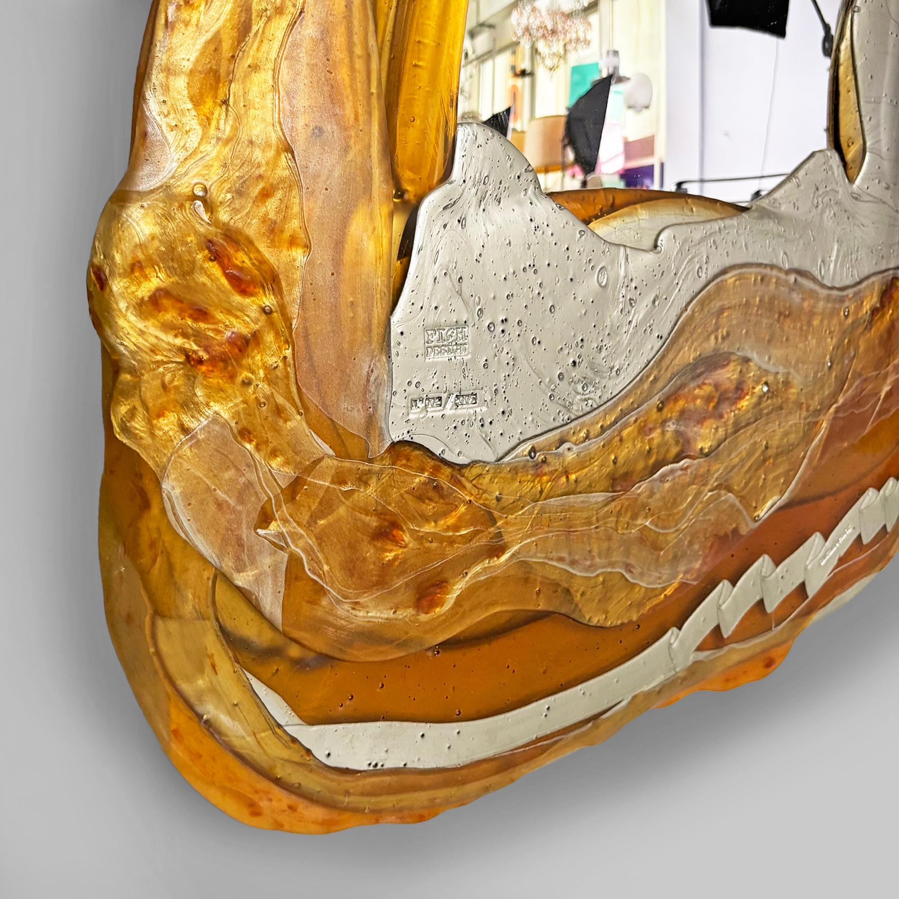 Specchio da parete italiano post-moderno in resina di Gaetano Pesce per Fish Design, 2005 in vendita 4