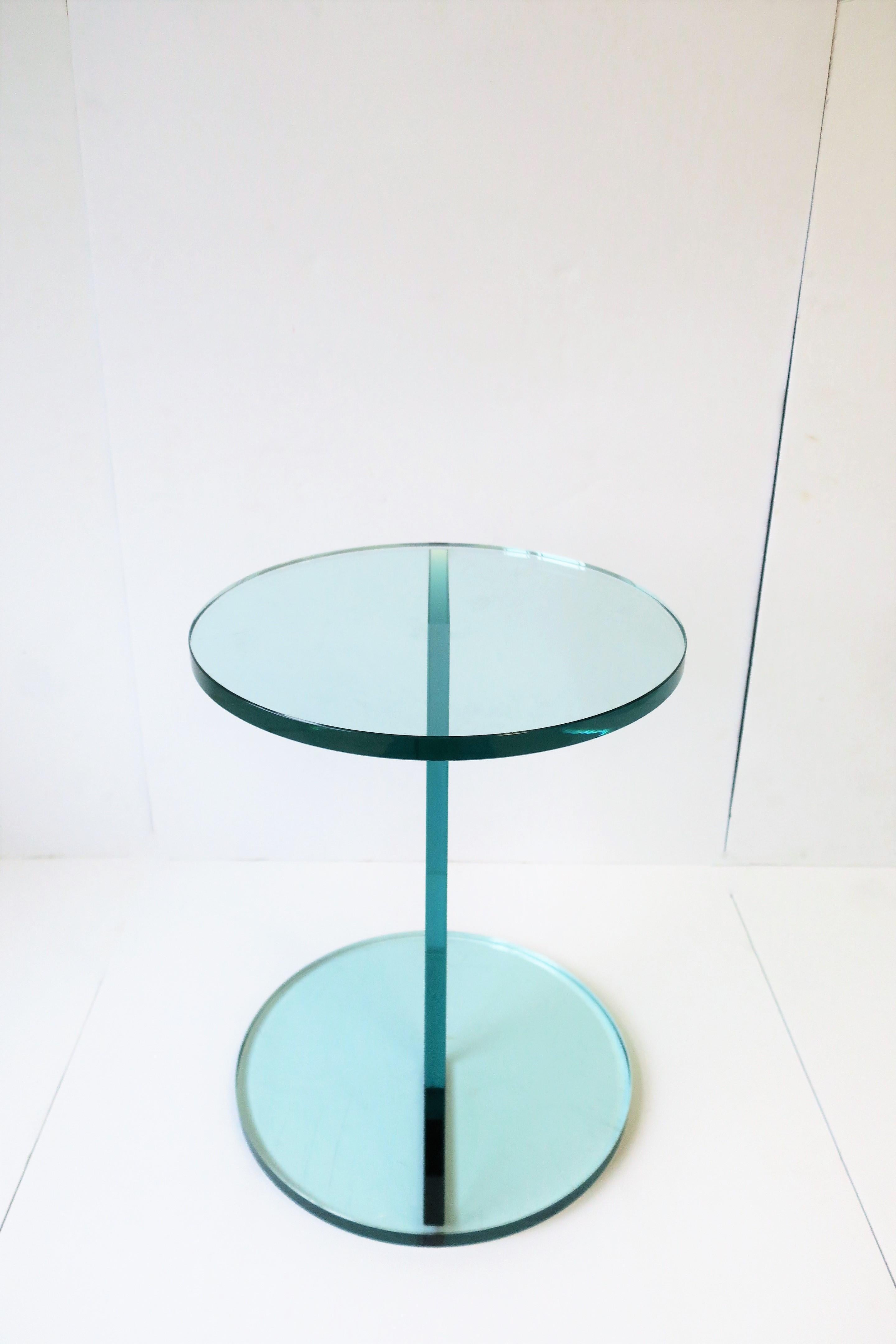Italian Postmodern Round Glass Side Table or Drinks Table In Good Condition In New York, NY