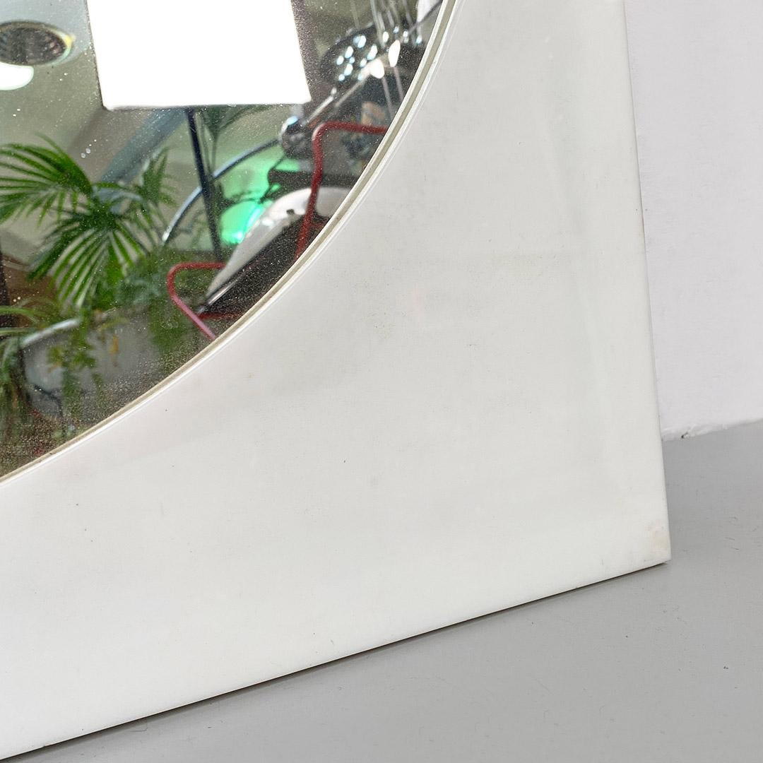 Miroir italien postmoderne de forme ronde avec cadre en plastique carré, années 1980 en vente 2
