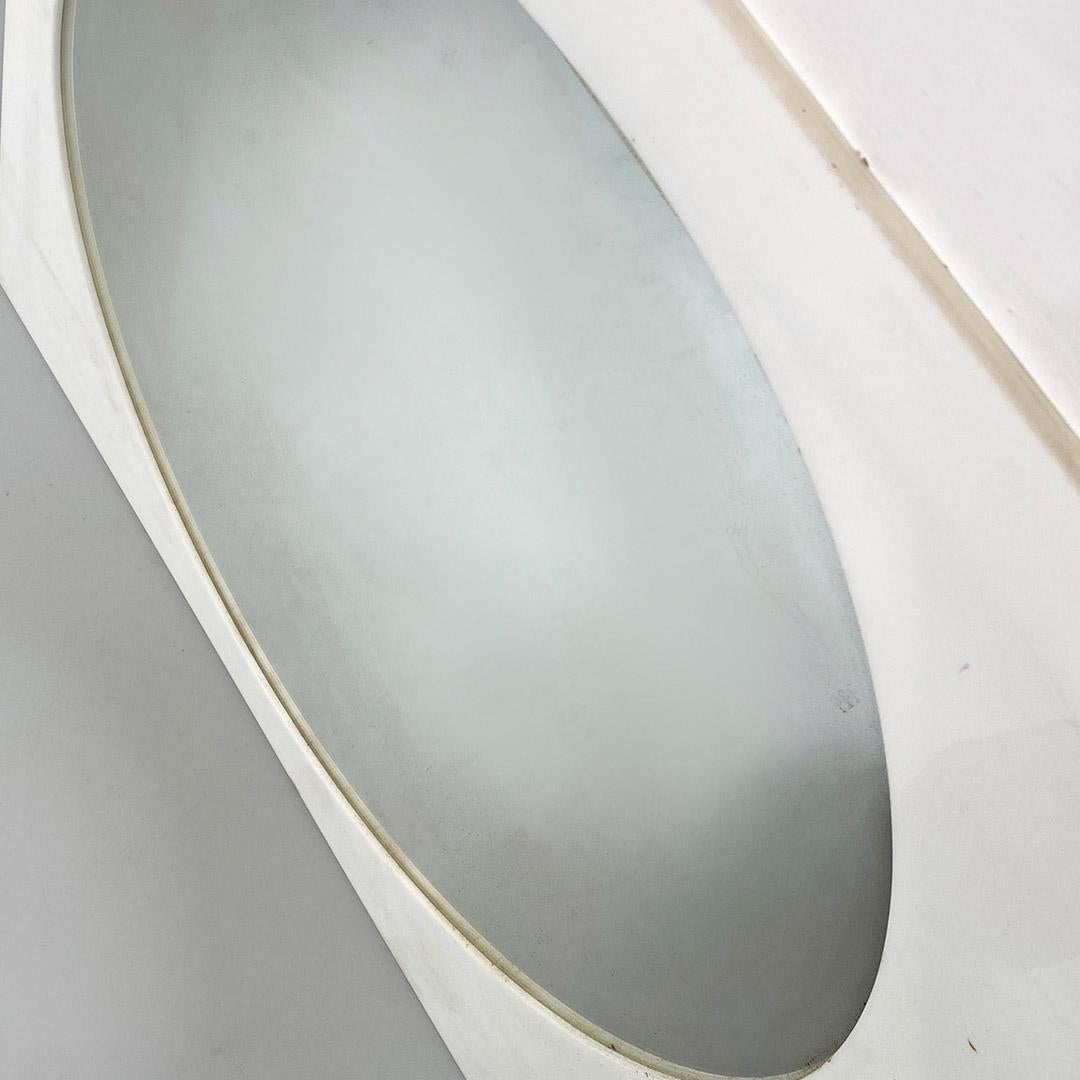 Italienischer Post-Modern-Spiegel in runder Form mit quadratischem Kunststoffrahmen, 1980er Jahre im Angebot 4