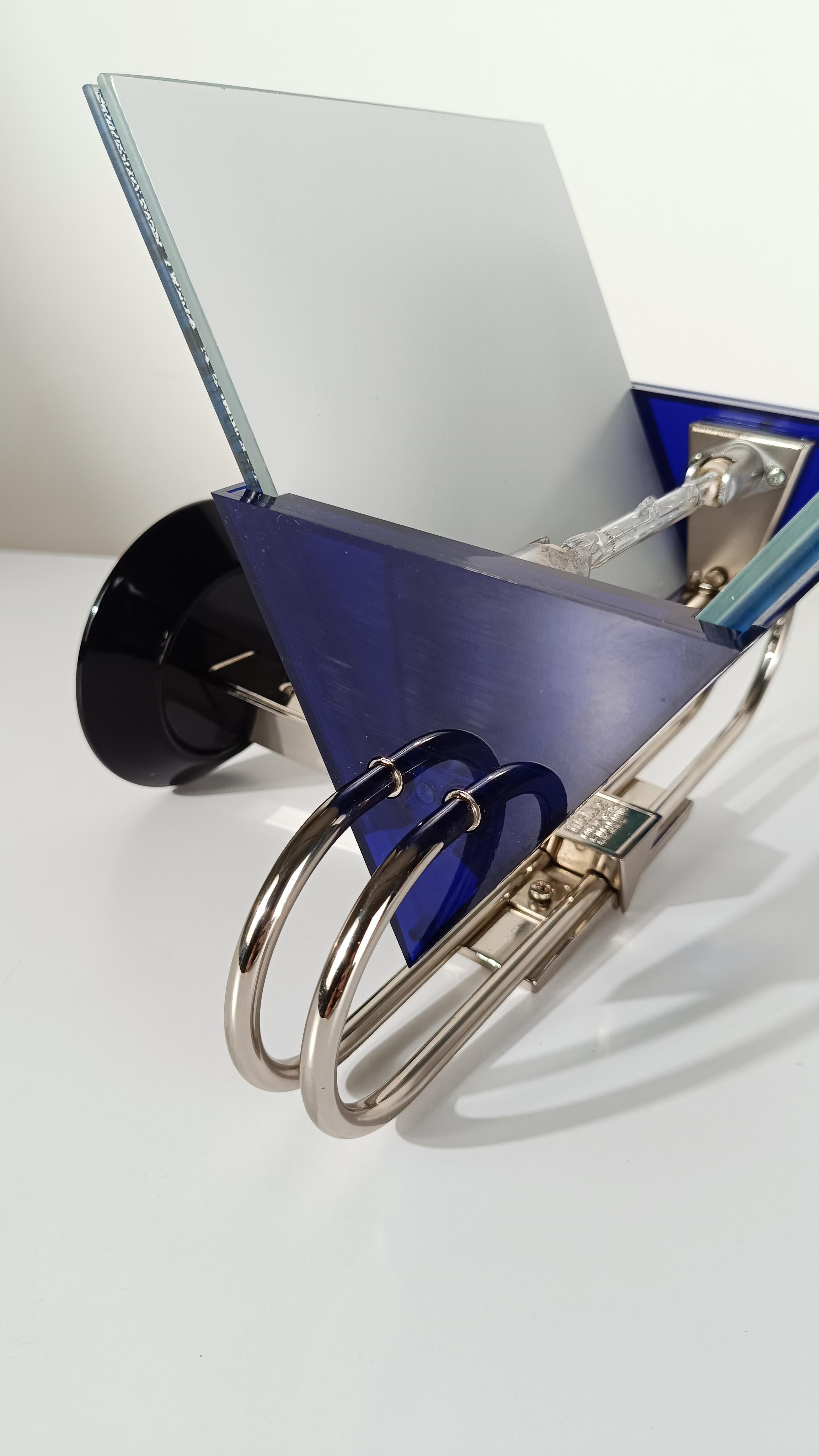 Italian Post Modern Sconce design by Perry A. King & S. Mirand for Arteluce en Bueno estado para la venta en Roma, IT